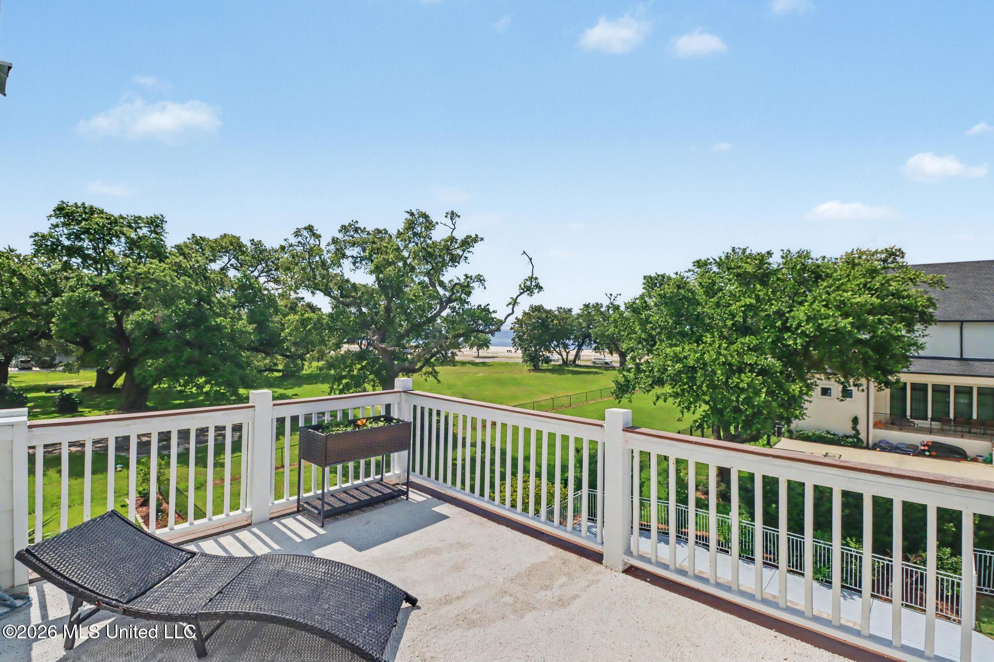 715 2nd Street Property Photo 22