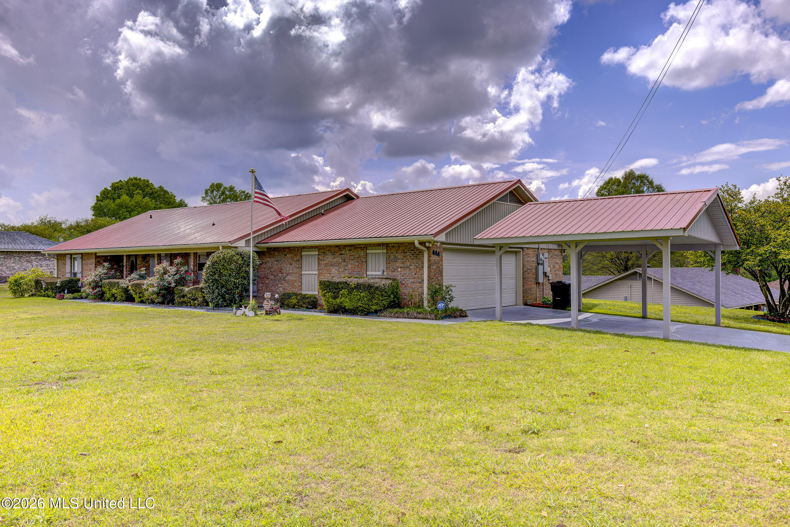 444 Ridgewood Property Photo 1