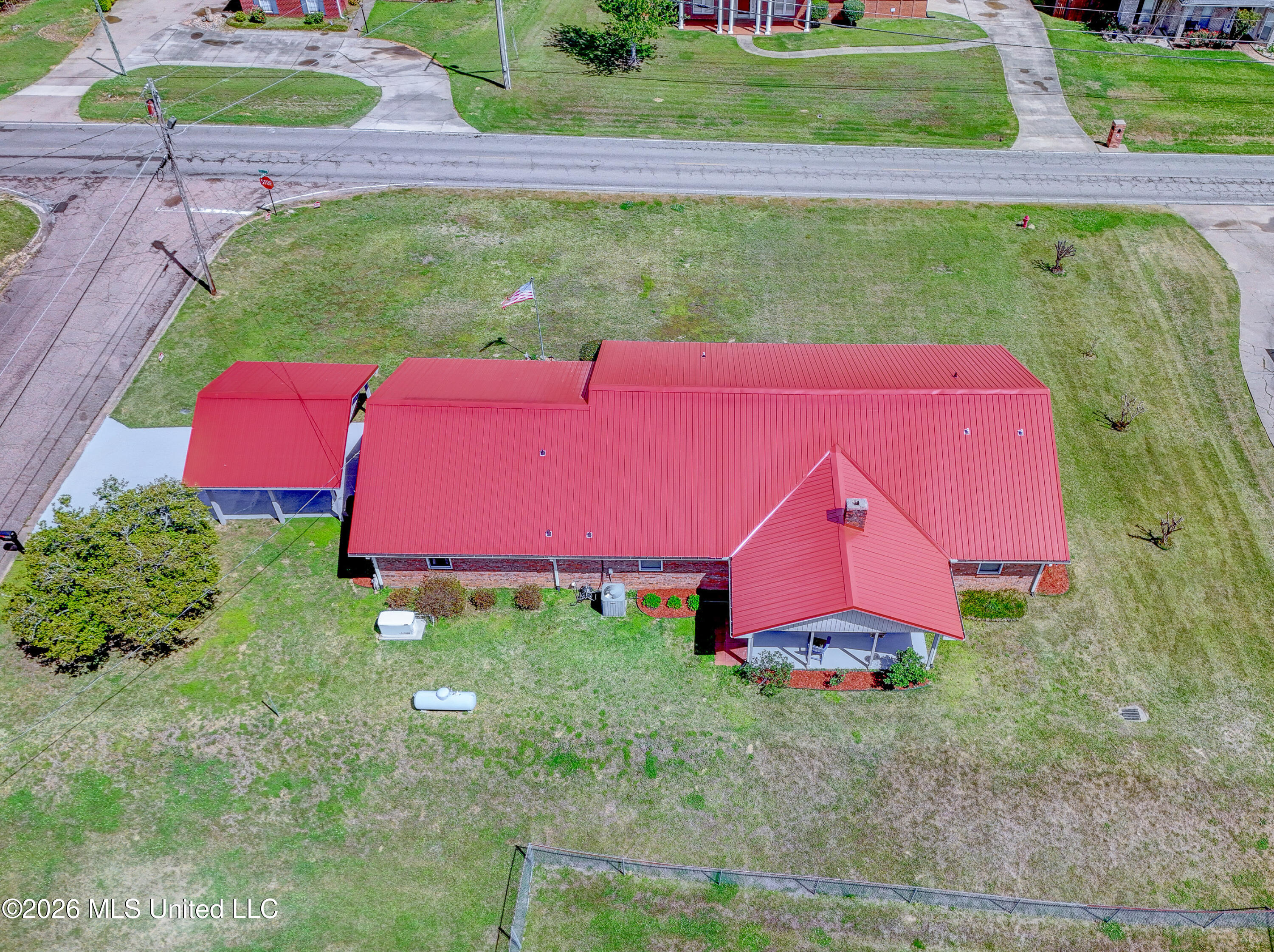 444 Ridgewood Property Photo 3