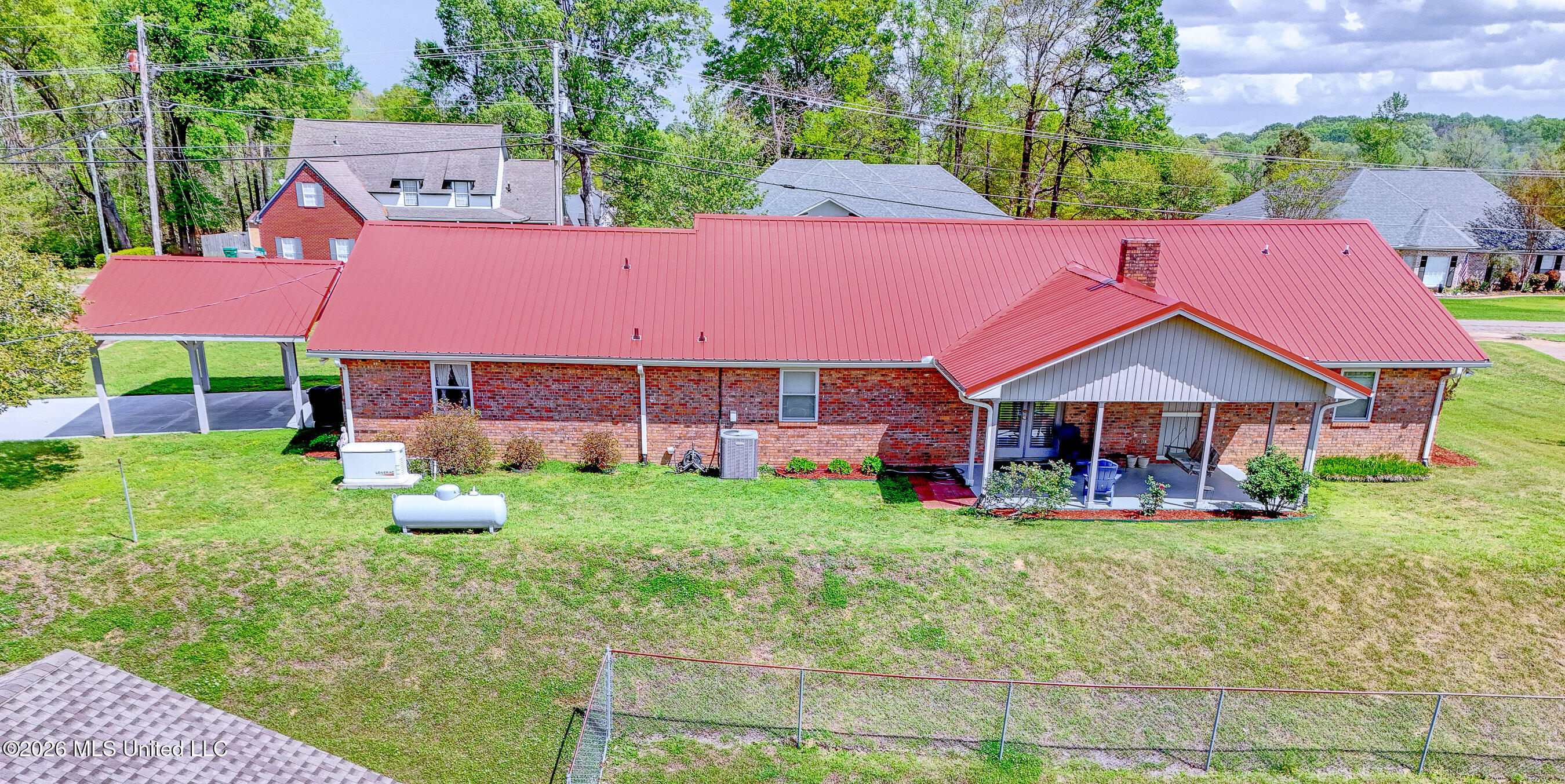 444 Ridgewood Property Photo 4