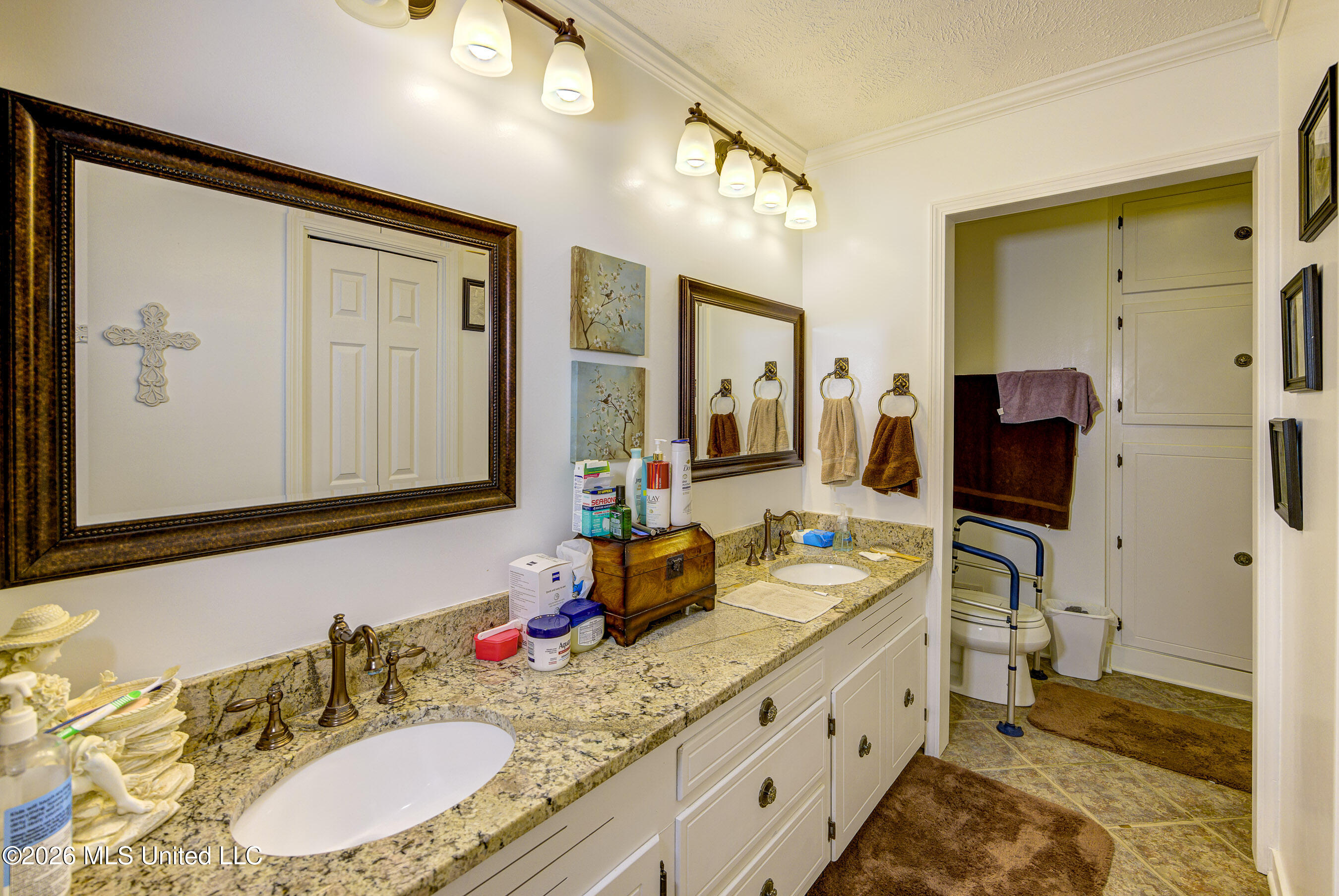 444 Ridgewood Property Photo 14