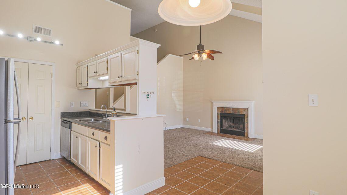 13472 Locust Hill Drive Property Photo 4