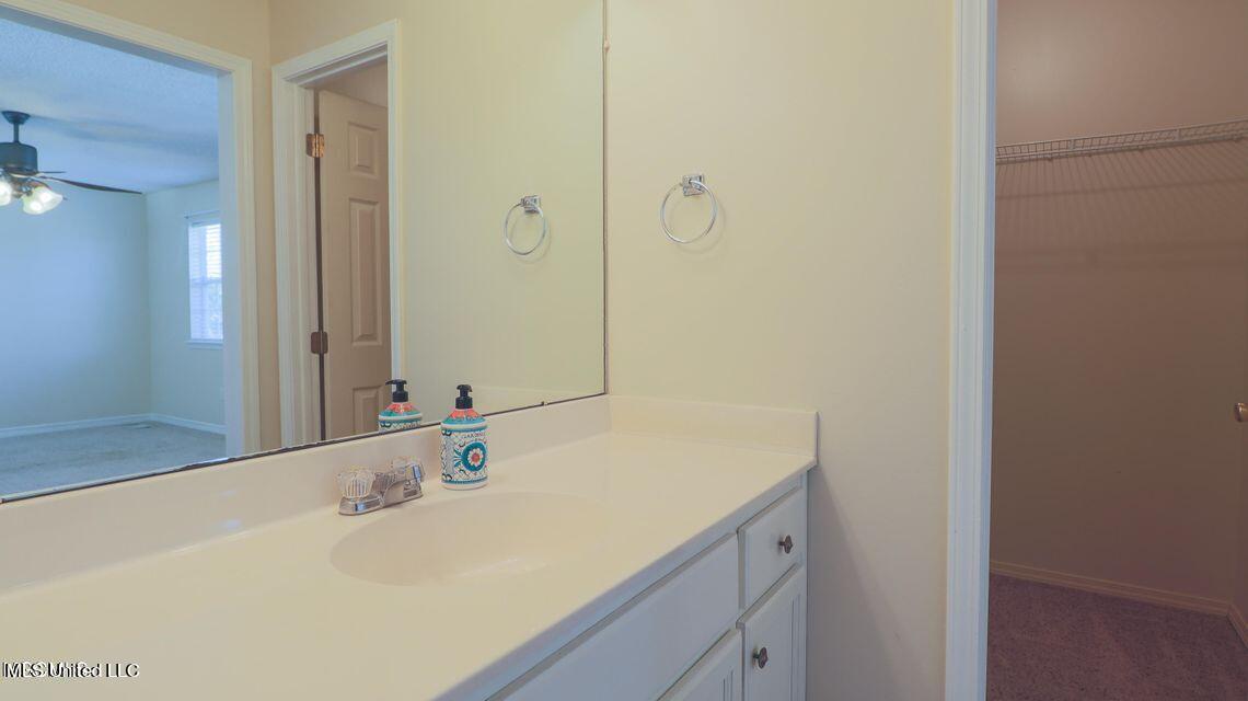 13472 Locust Hill Drive Property Photo 16