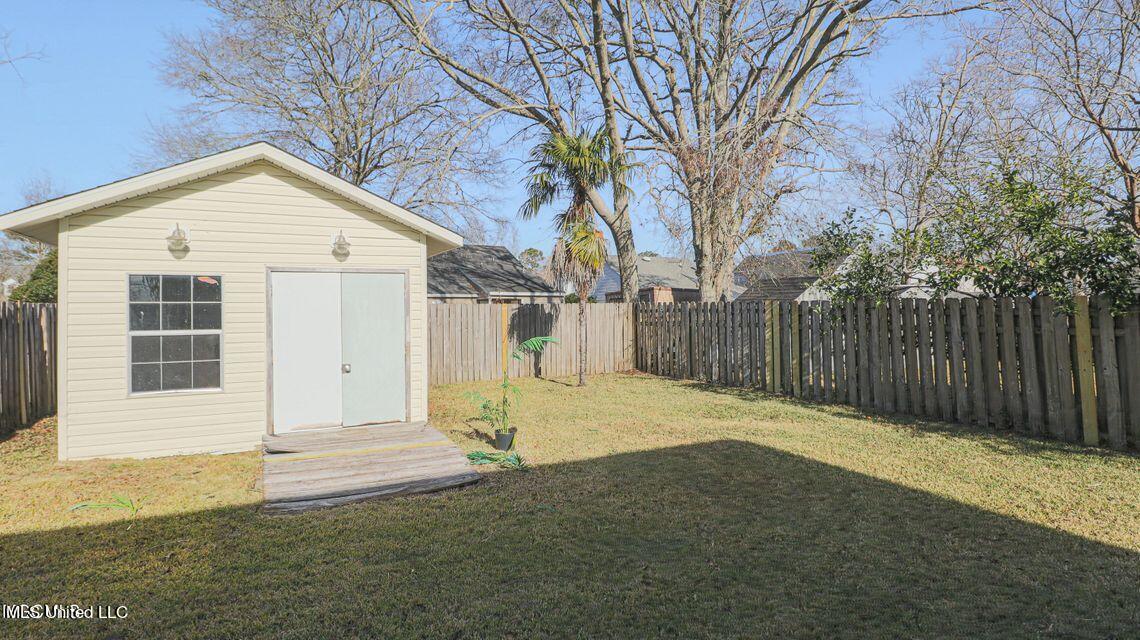 13472 Locust Hill Drive Property Photo 19