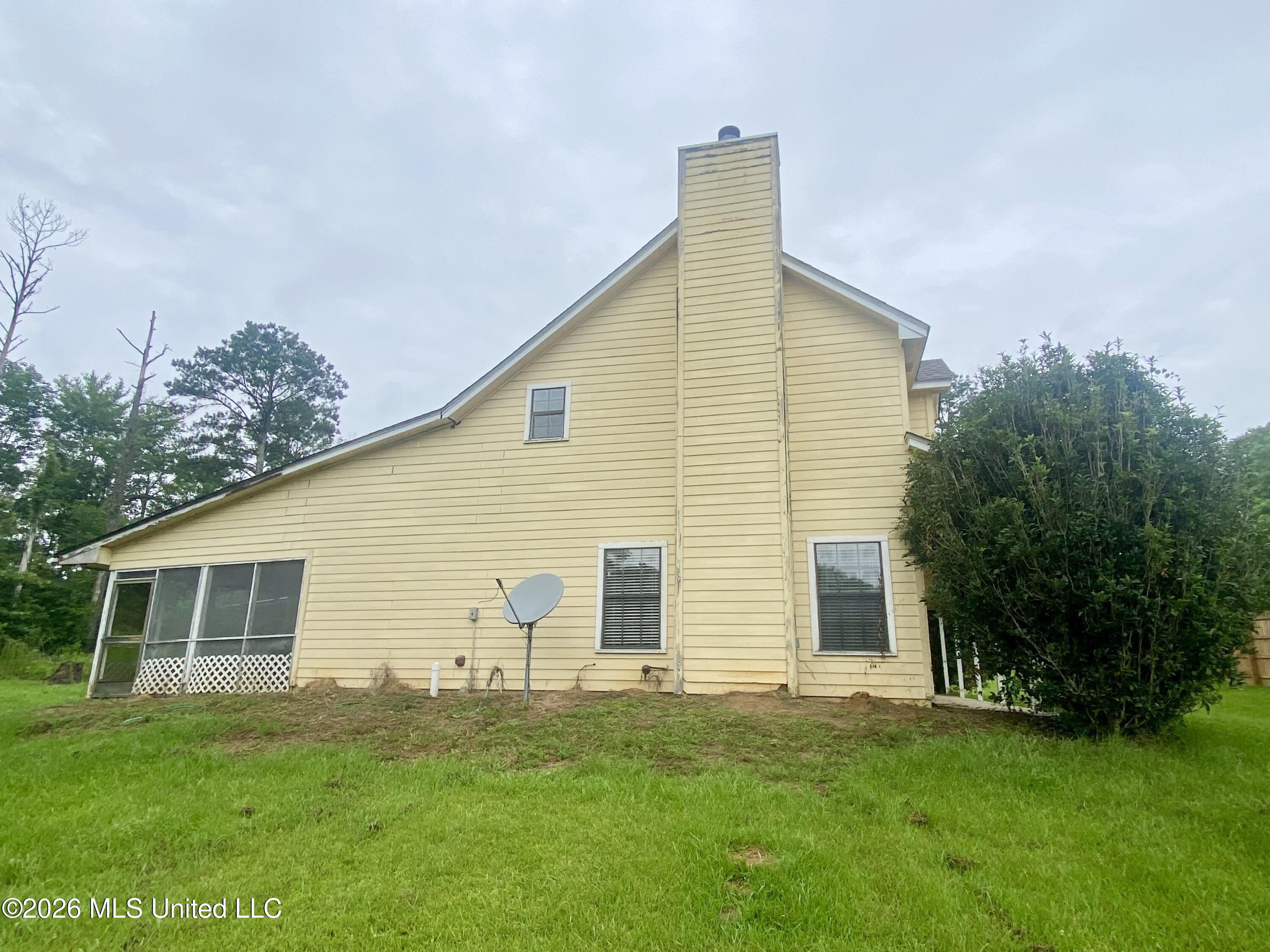 1021 Metcalfe Lane Property Photo 4