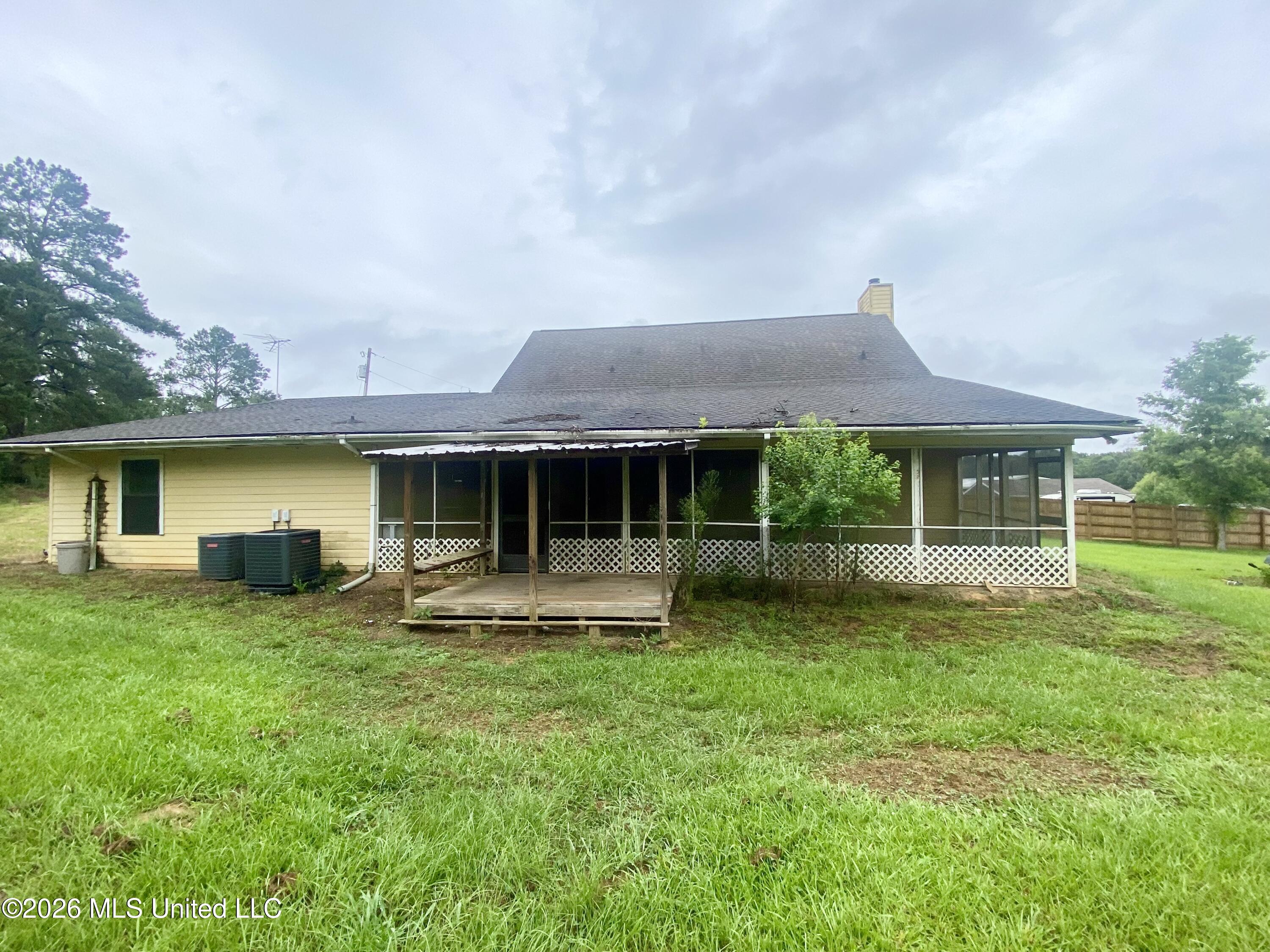 1021 Metcalfe Lane Property Photo 5