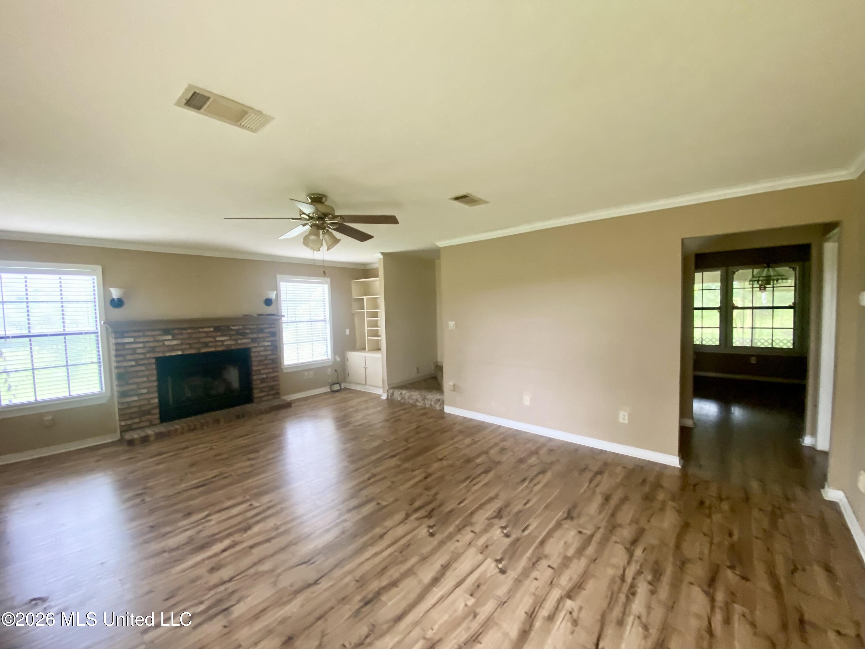 1021 Metcalfe Lane Property Photo 11