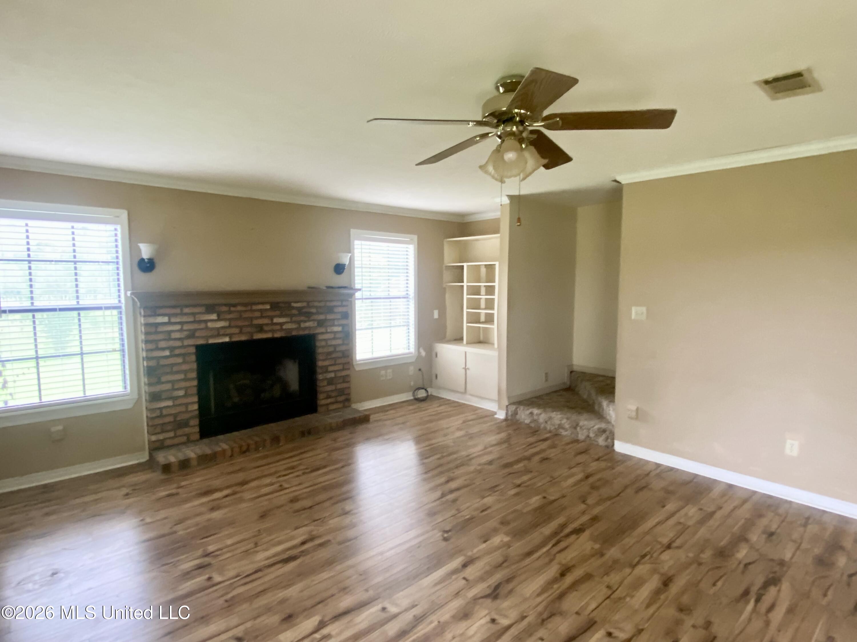 1021 Metcalfe Lane Property Photo 12
