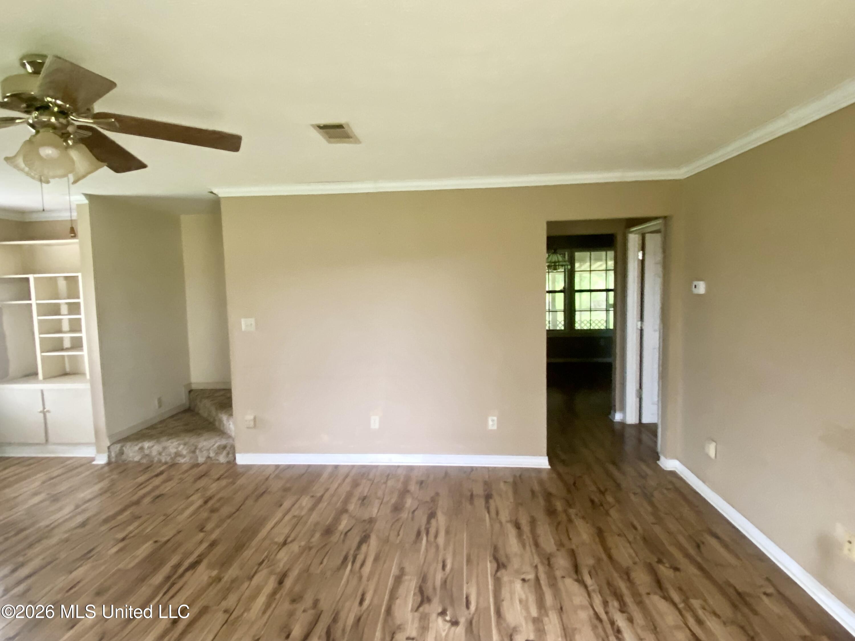 1021 Metcalfe Lane Property Photo 13