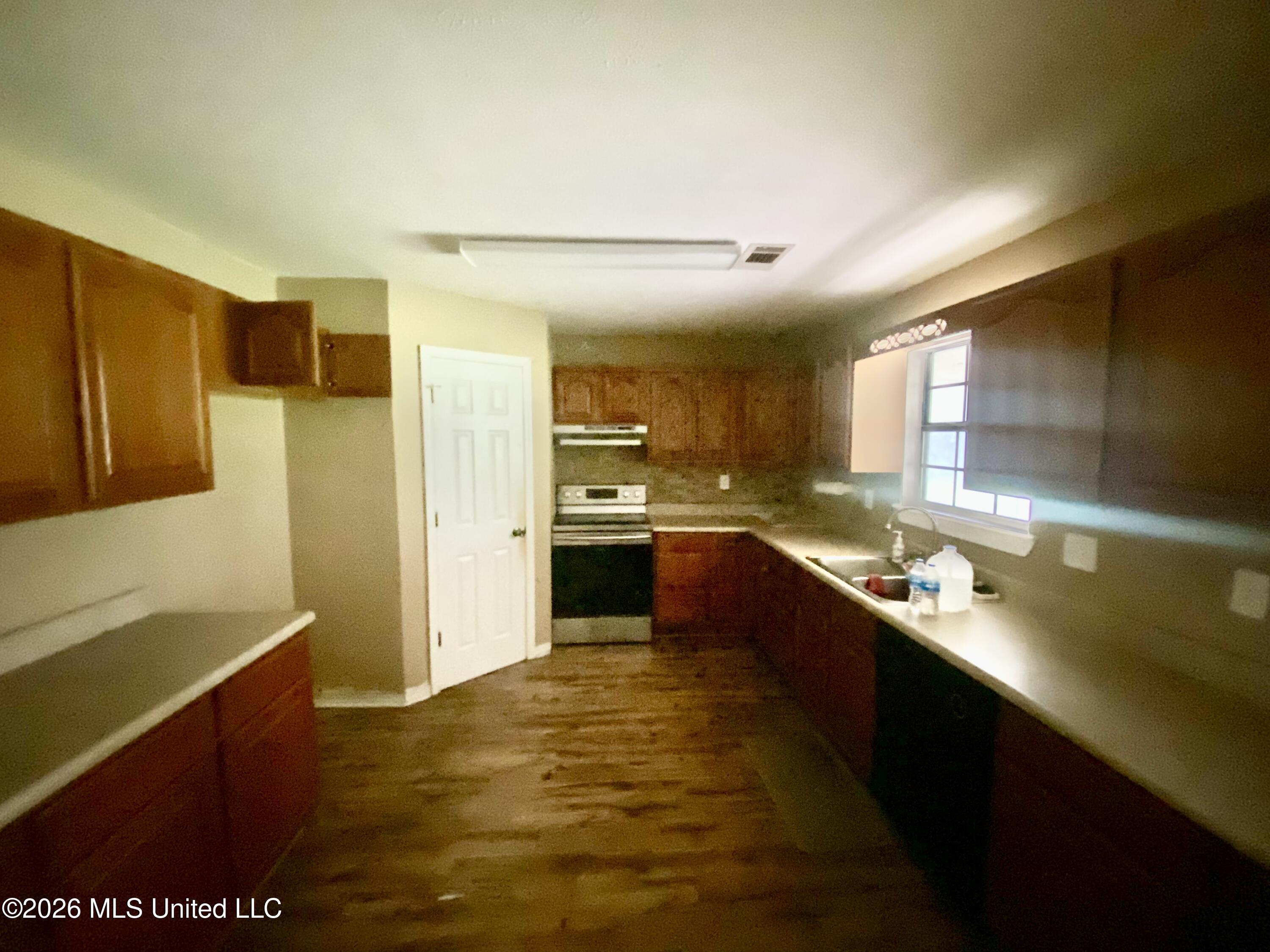 1021 Metcalfe Lane Property Photo 14