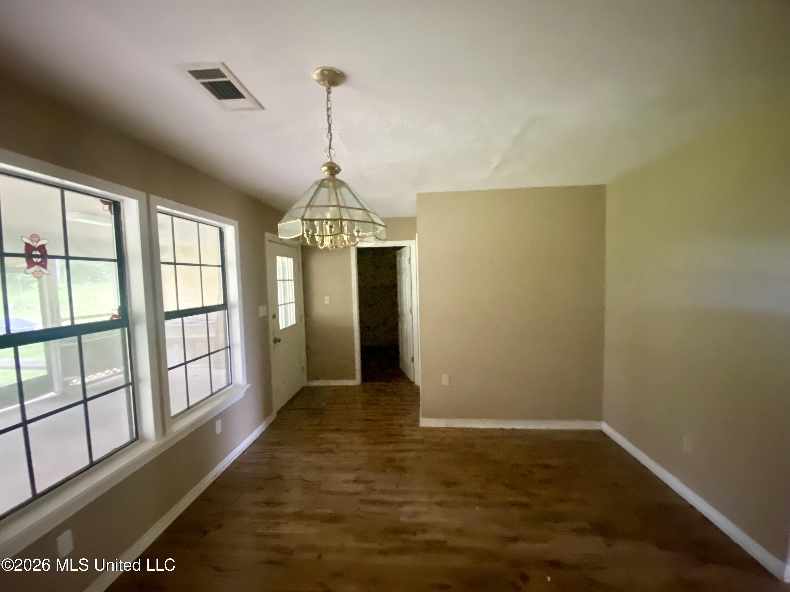 1021 Metcalfe Lane Property Photo 15
