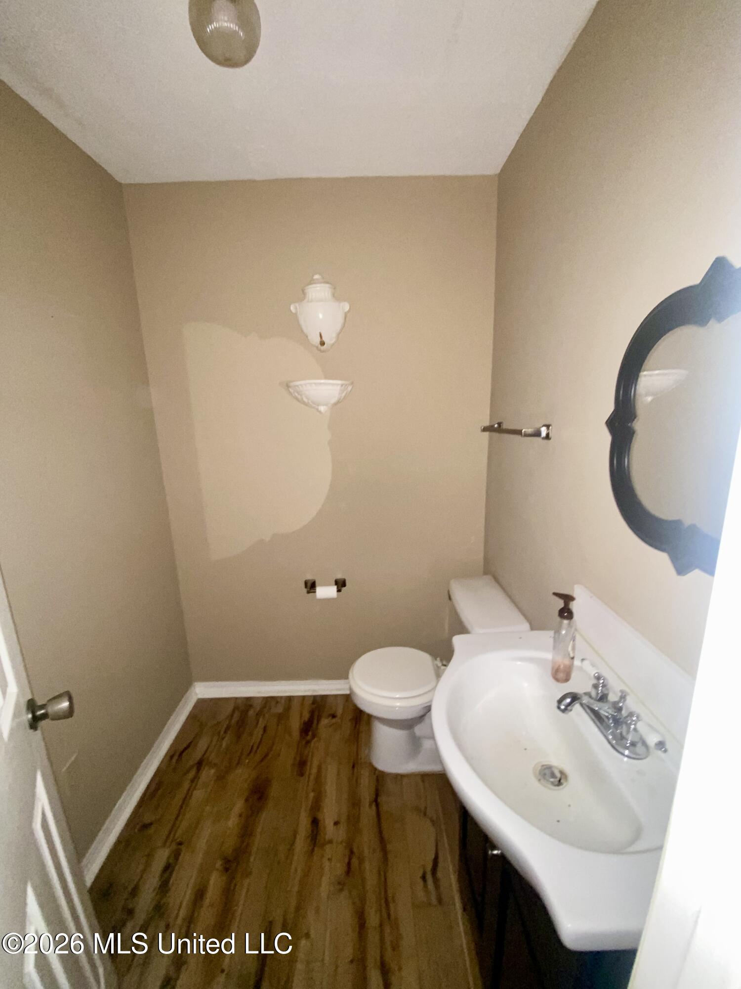 1021 Metcalfe Lane Property Photo 17
