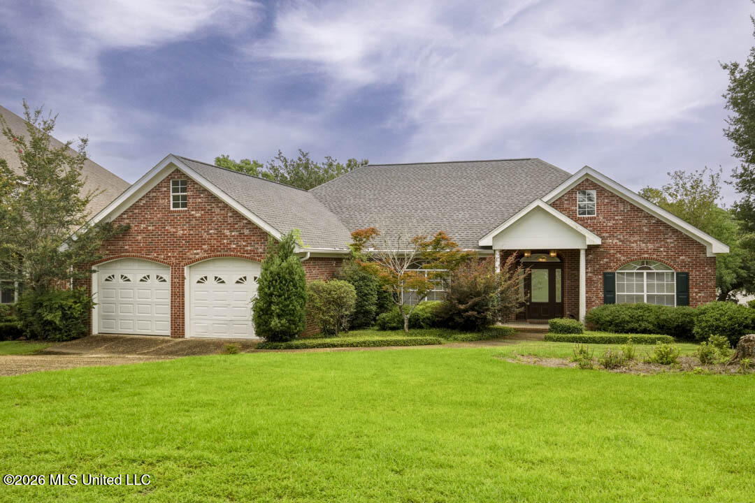90 W Shore Drive Property Photo 1