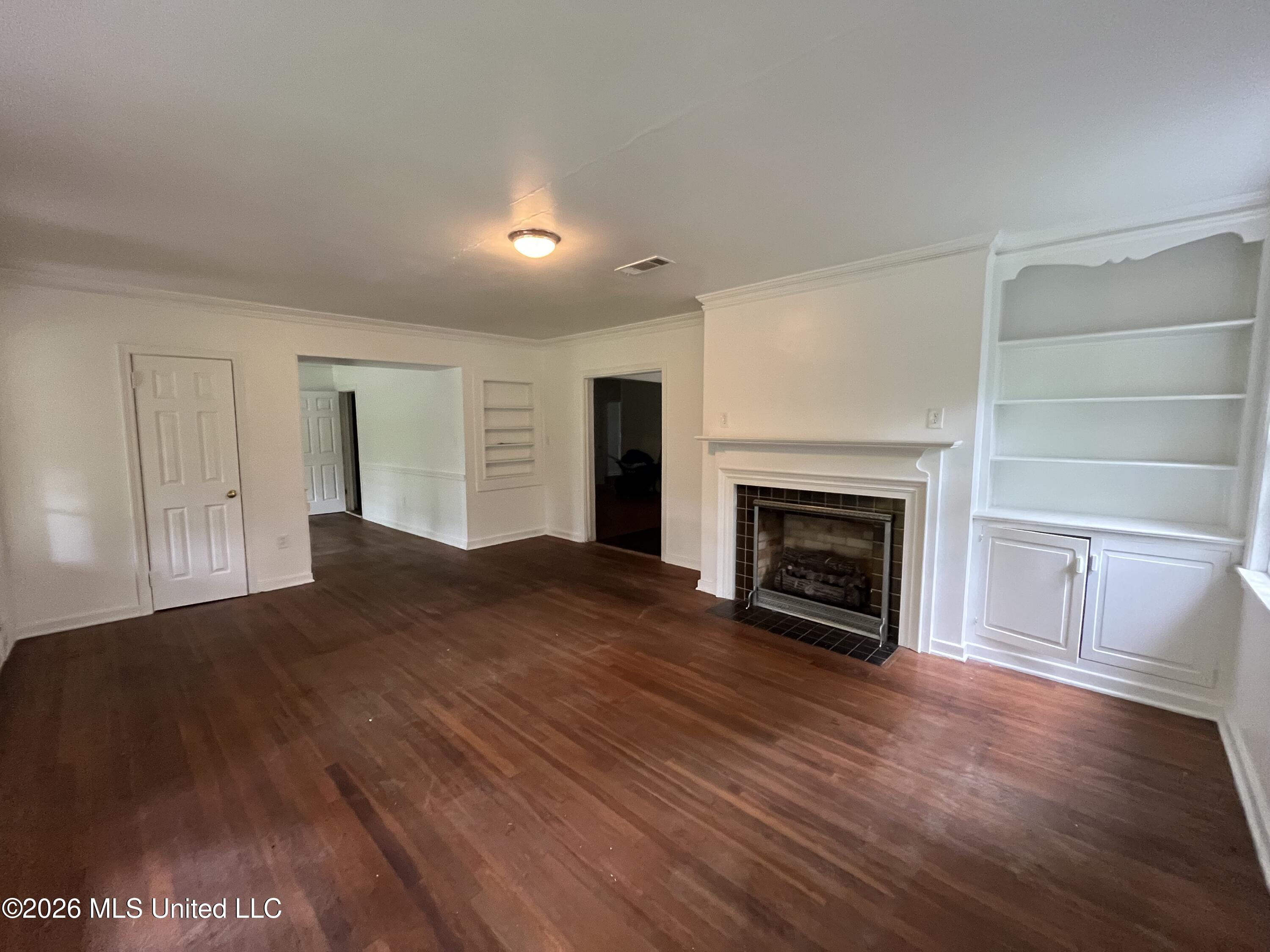 622 N Naples Road Property Photo 3