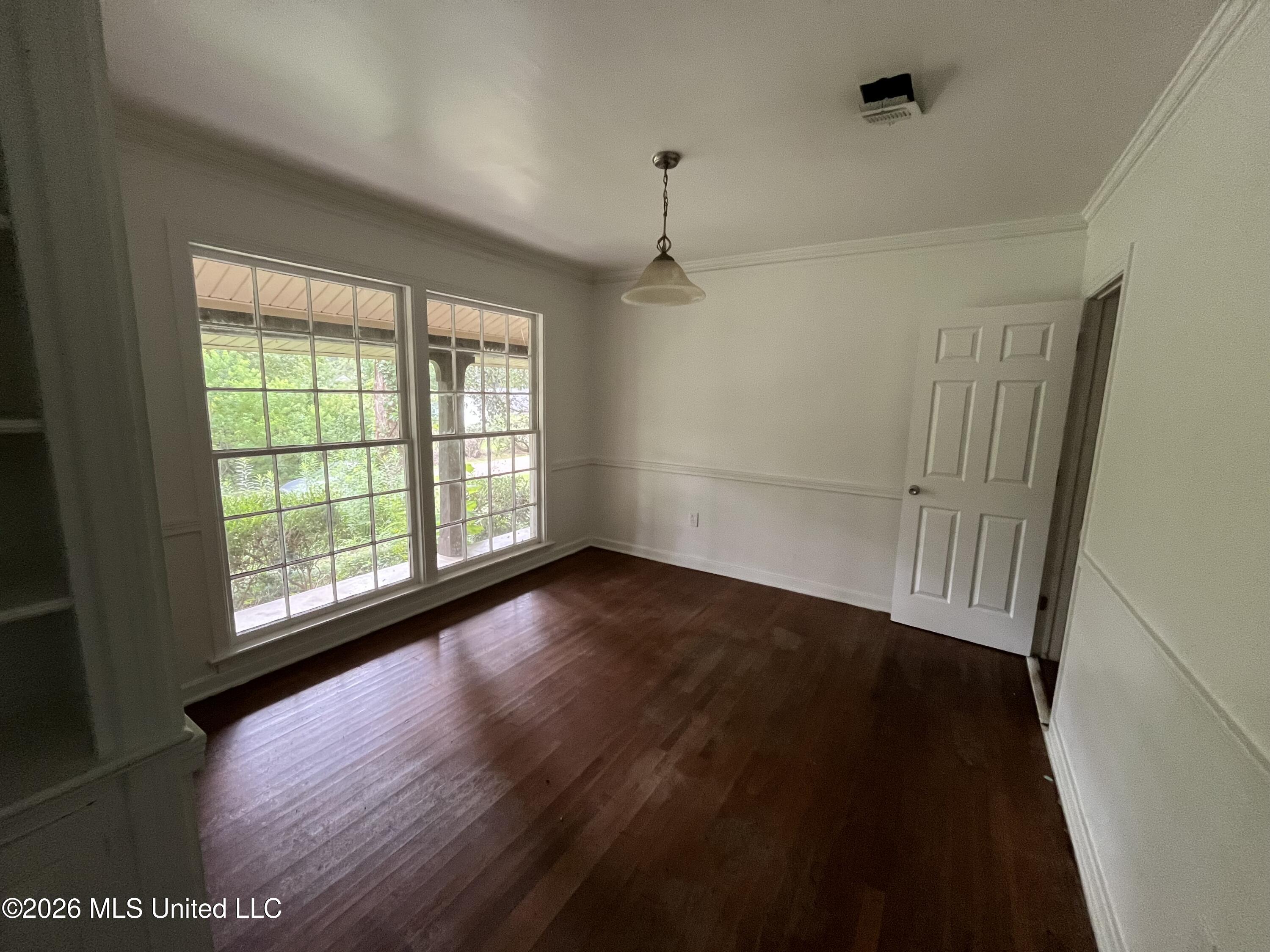 622 N Naples Road Property Photo 4