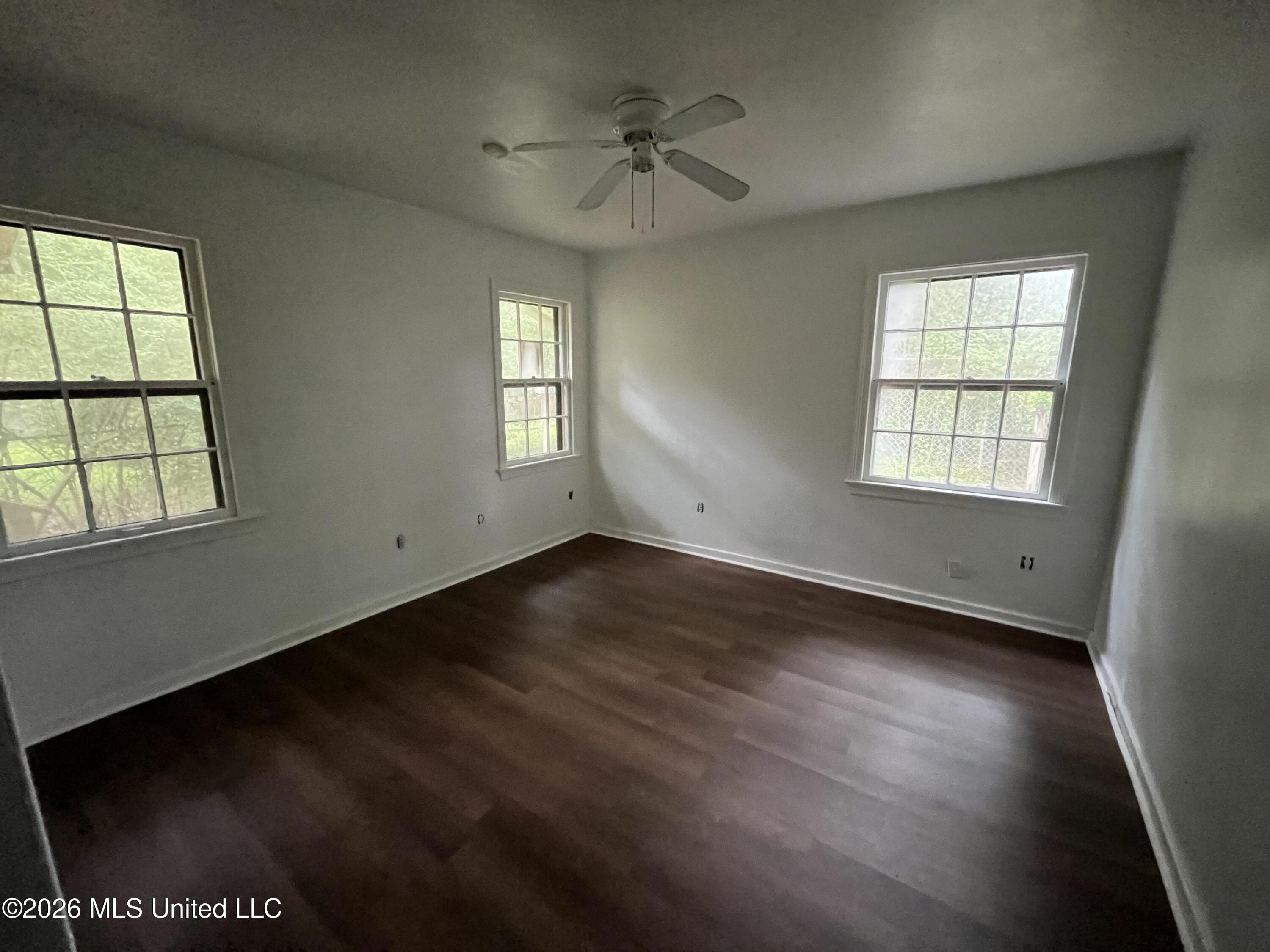 622 N Naples Road Property Photo 7
