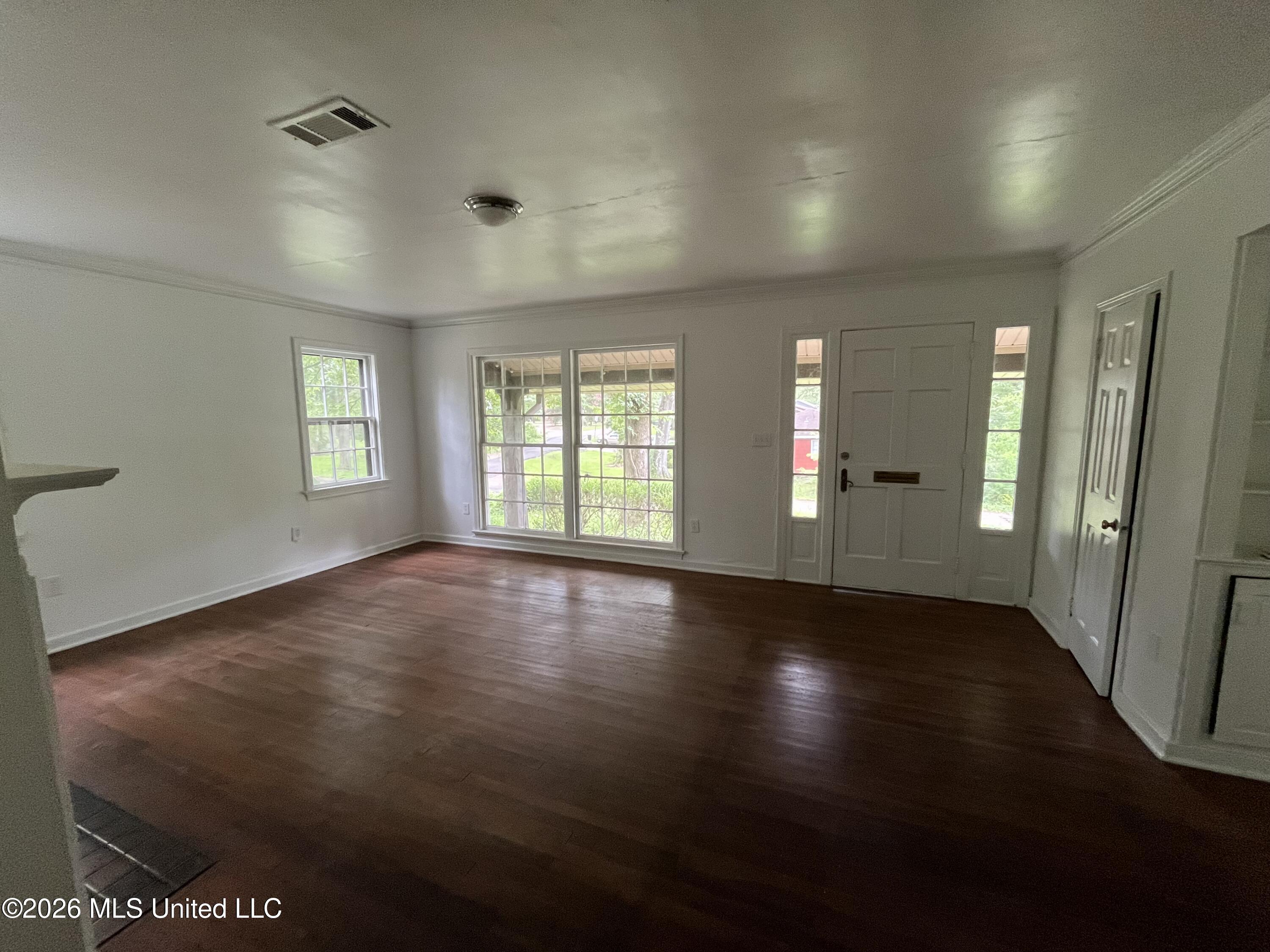622 N Naples Road Property Photo 9