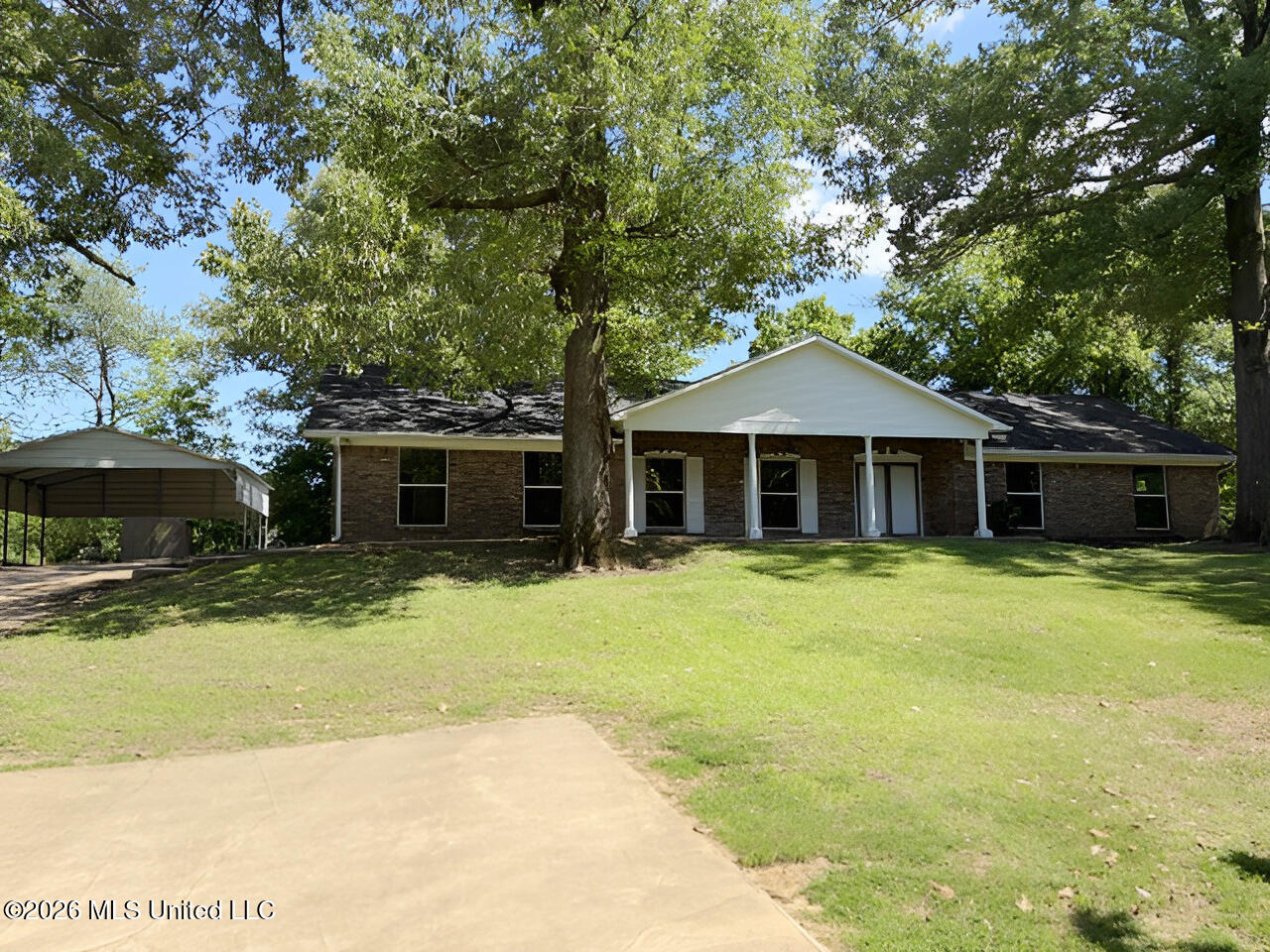 910 Newitt Vick Drive Property Photo 1