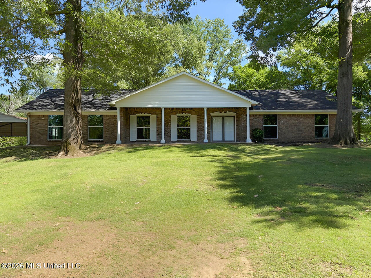 910 Newitt Vick Drive Property Photo 2