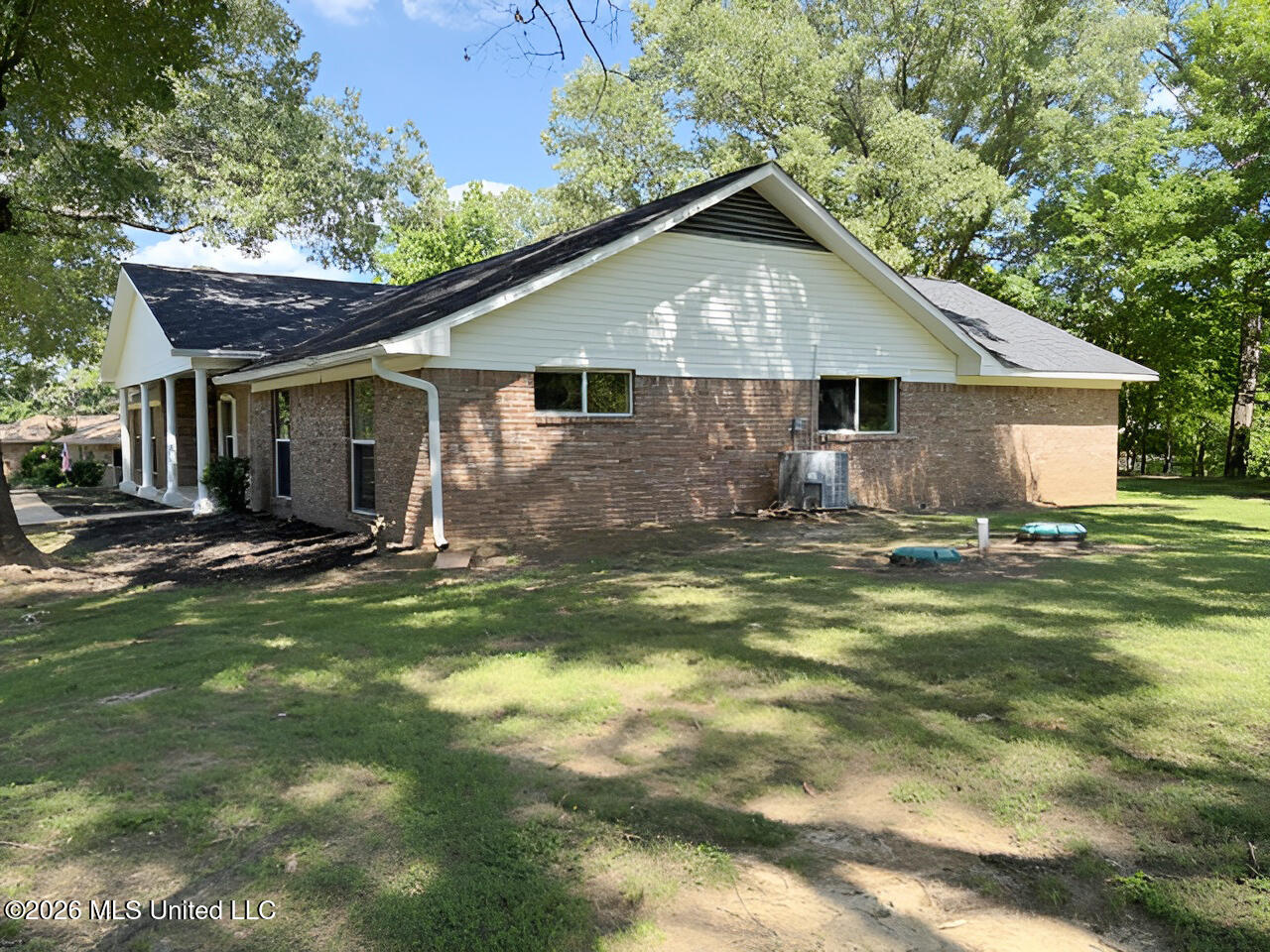 910 Newitt Vick Drive Property Photo 3