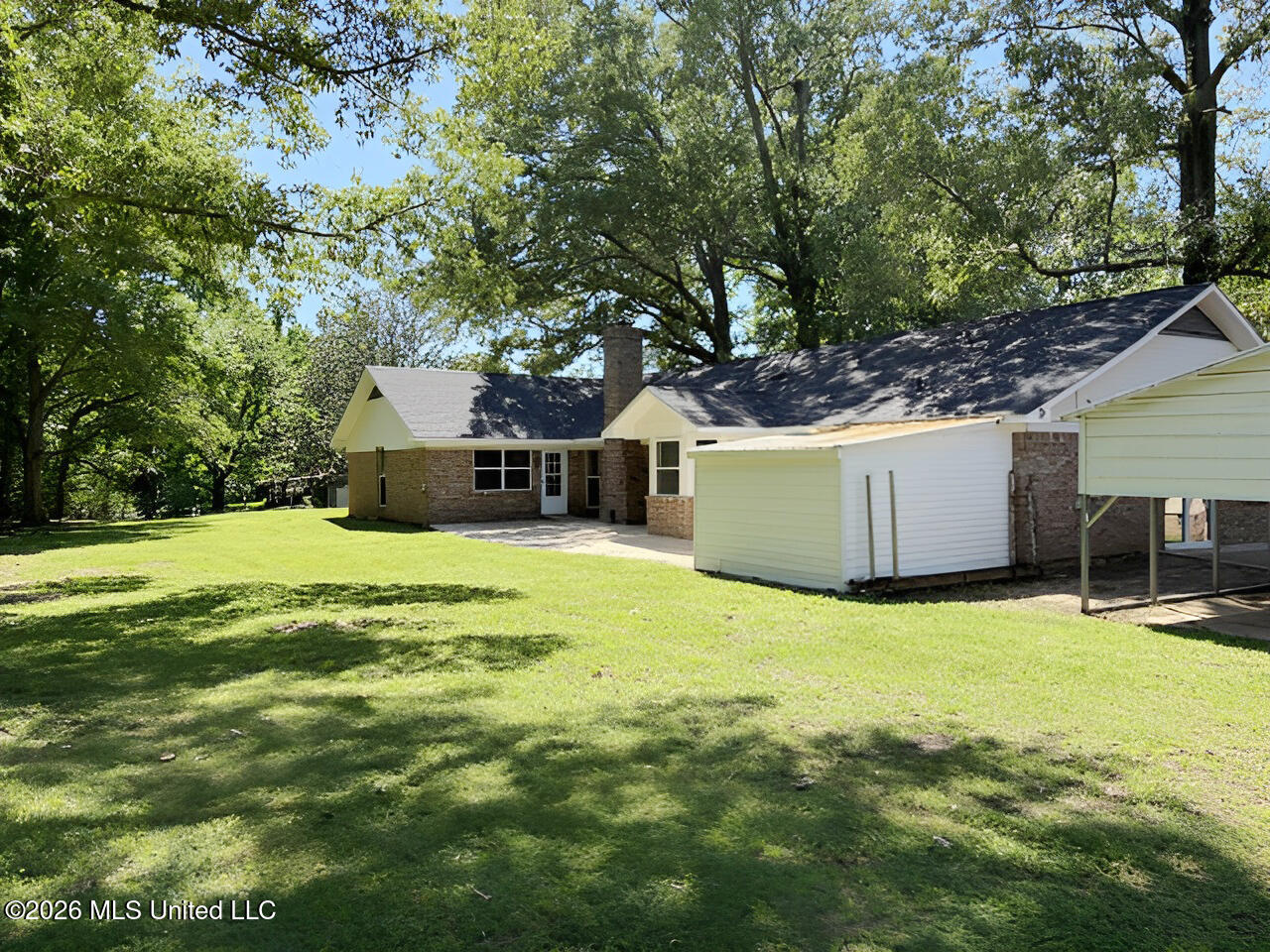910 Newitt Vick Drive Property Photo 5