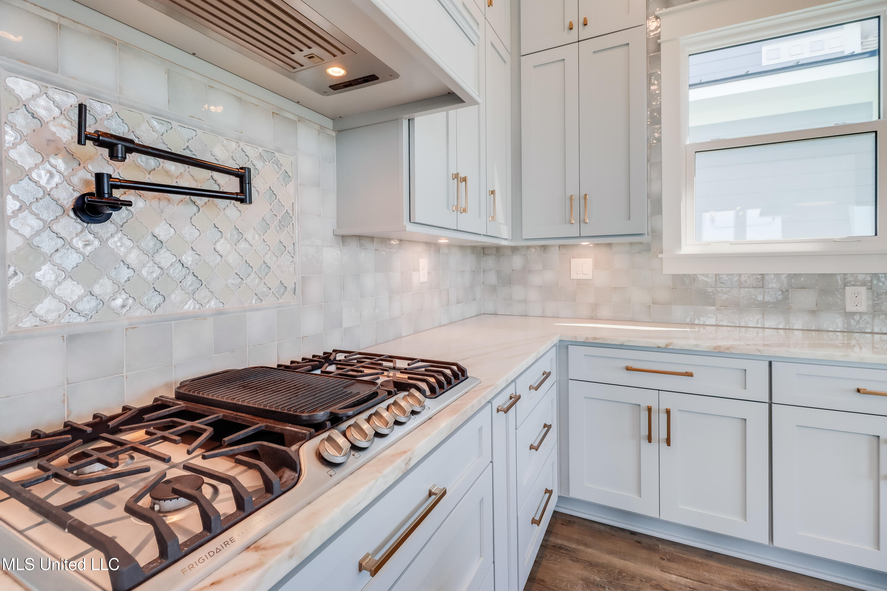 4731 W Beach Boulevard Property Photo 8
