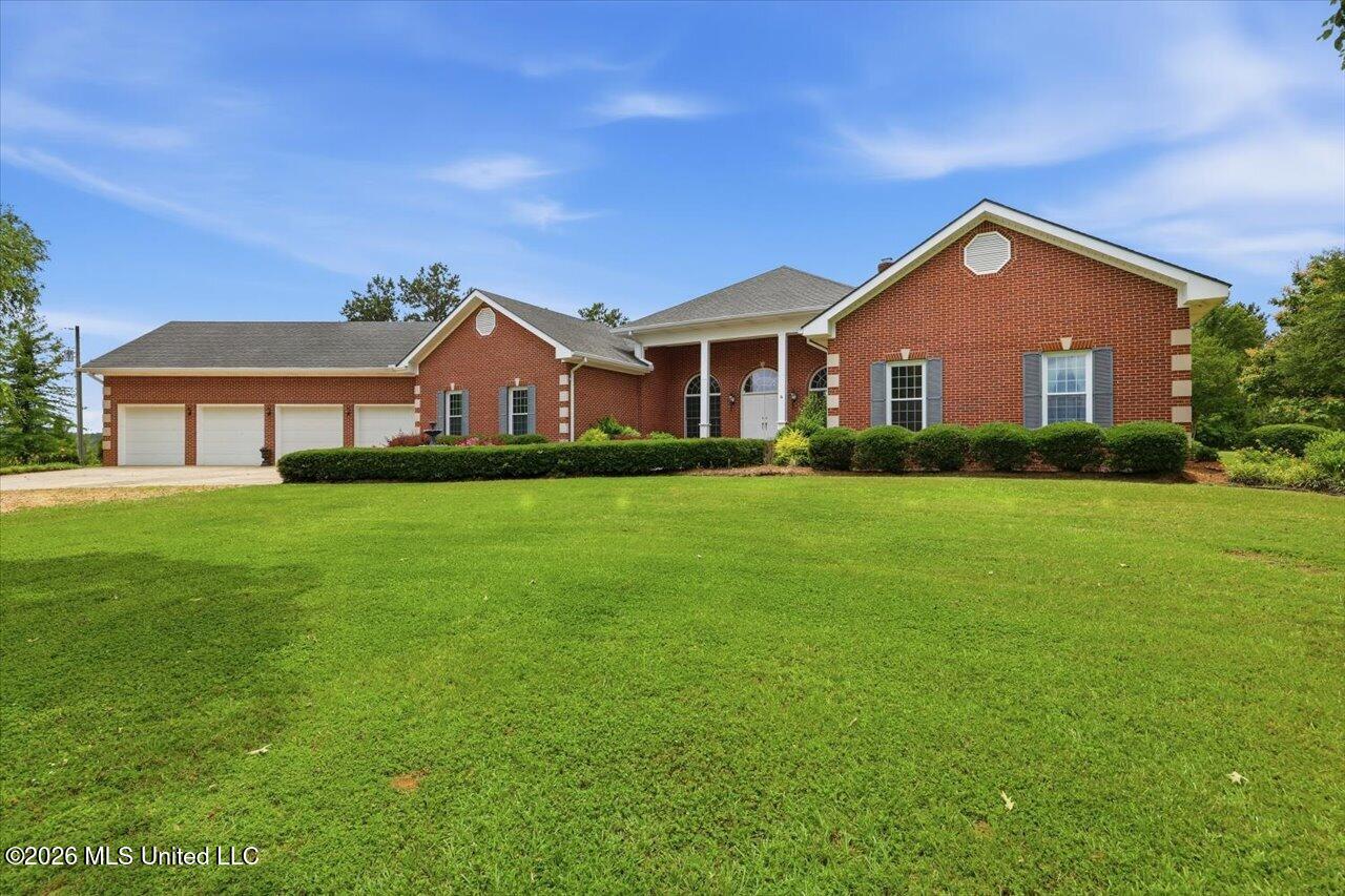 1001 Eagle Landing Property Photo 3
