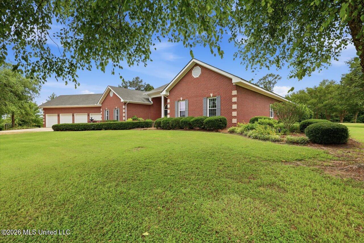 1001 Eagle Landing Property Photo 4