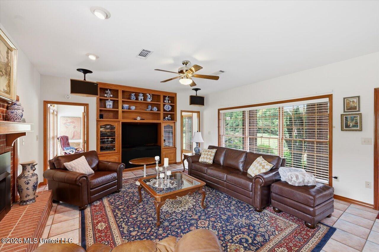 1001 Eagle Landing Property Photo 32