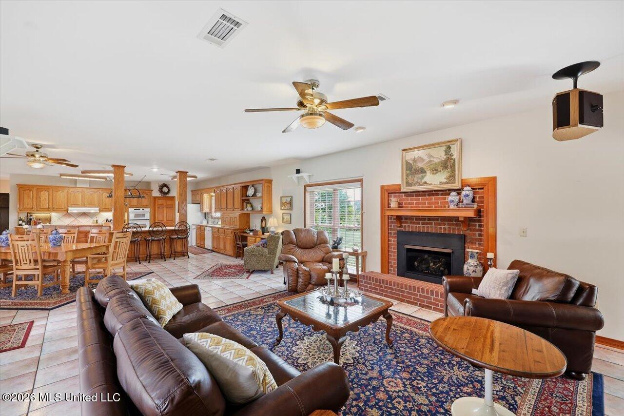 1001 Eagle Landing Property Photo 34