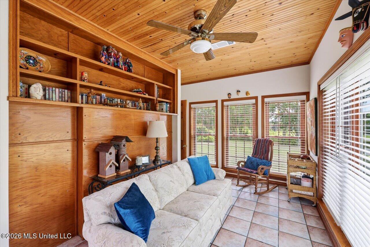 1001 Eagle Landing Property Photo 36