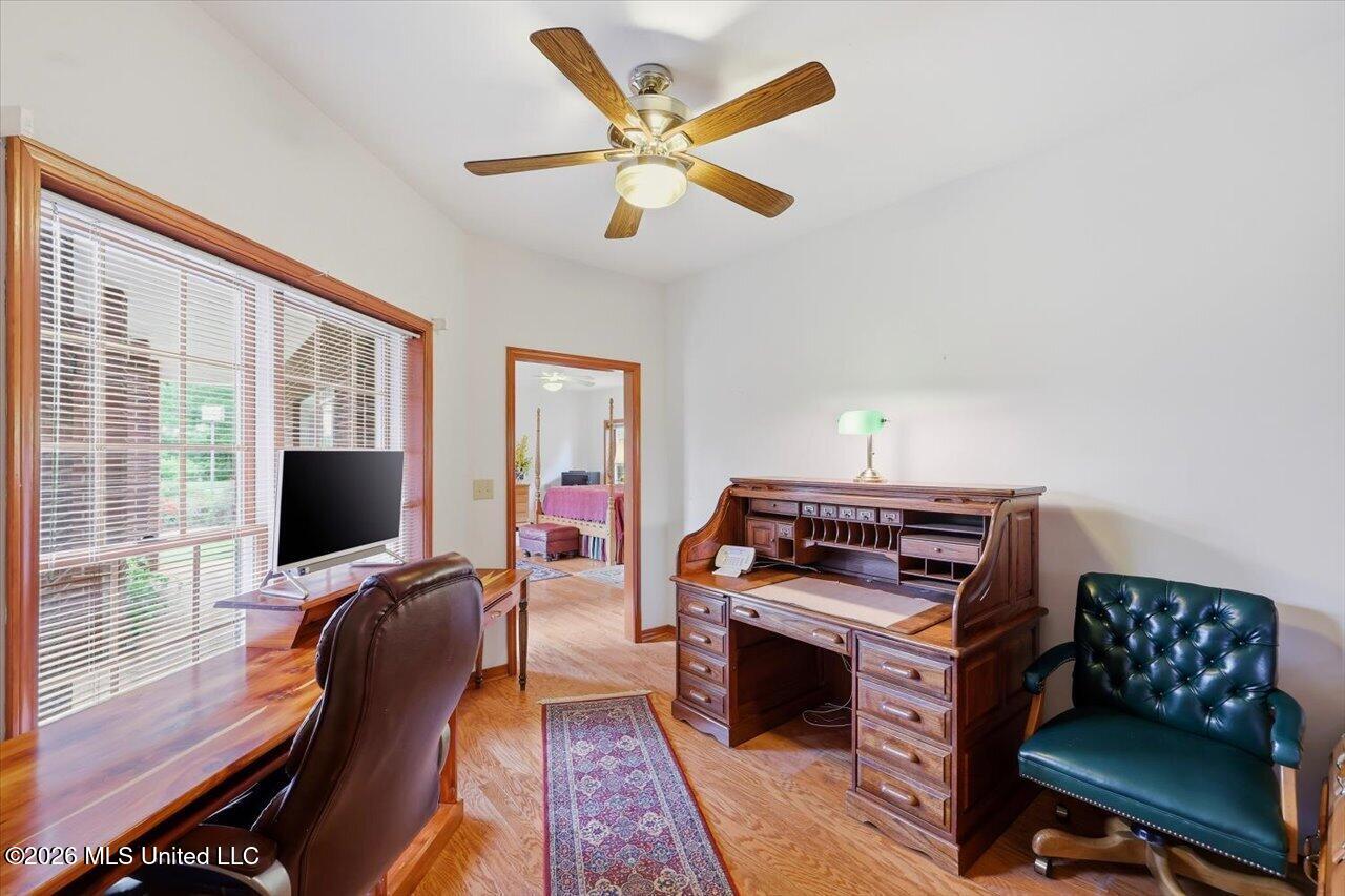 1001 Eagle Landing Property Photo 46