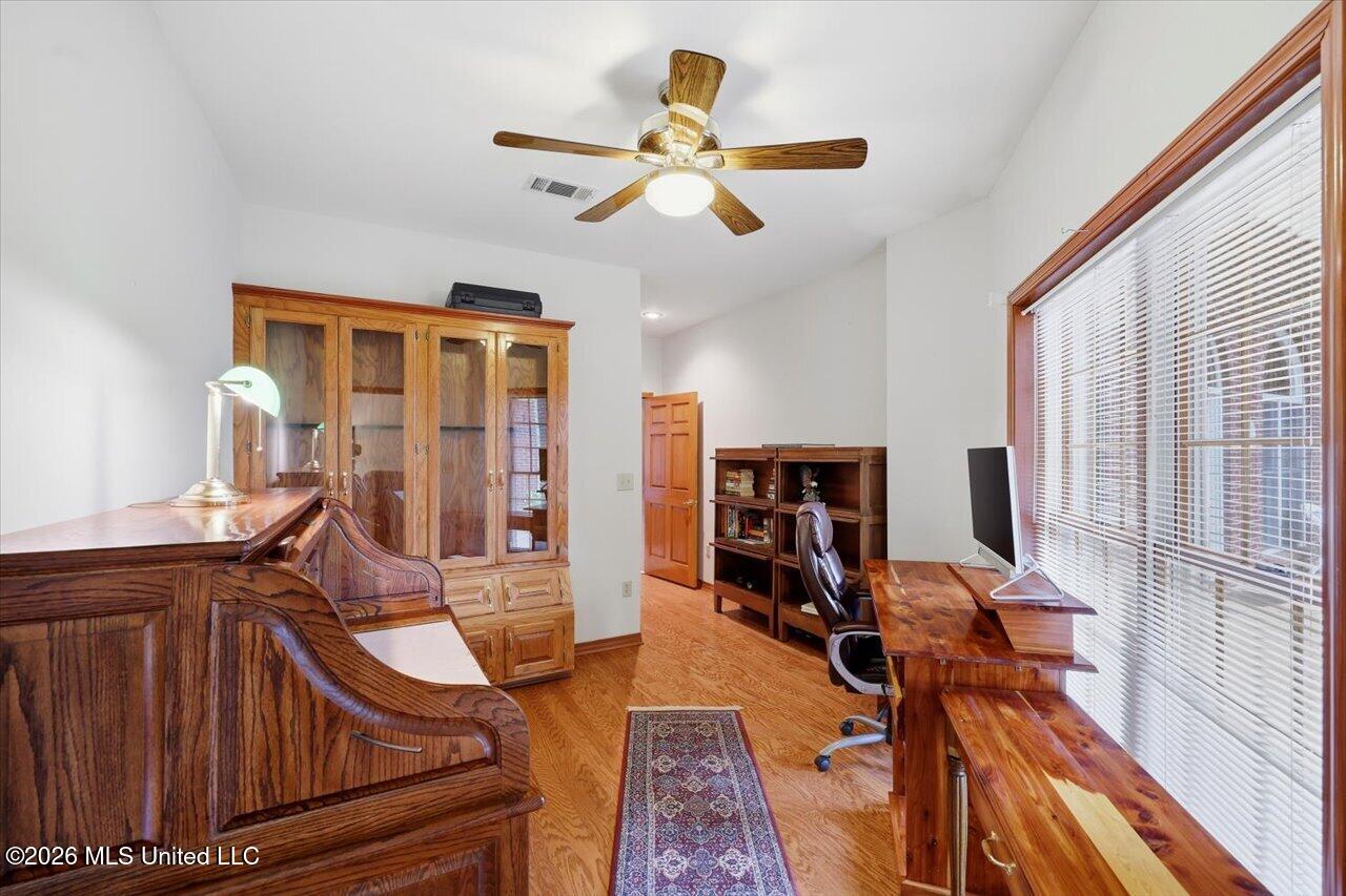 1001 Eagle Landing Property Photo 47