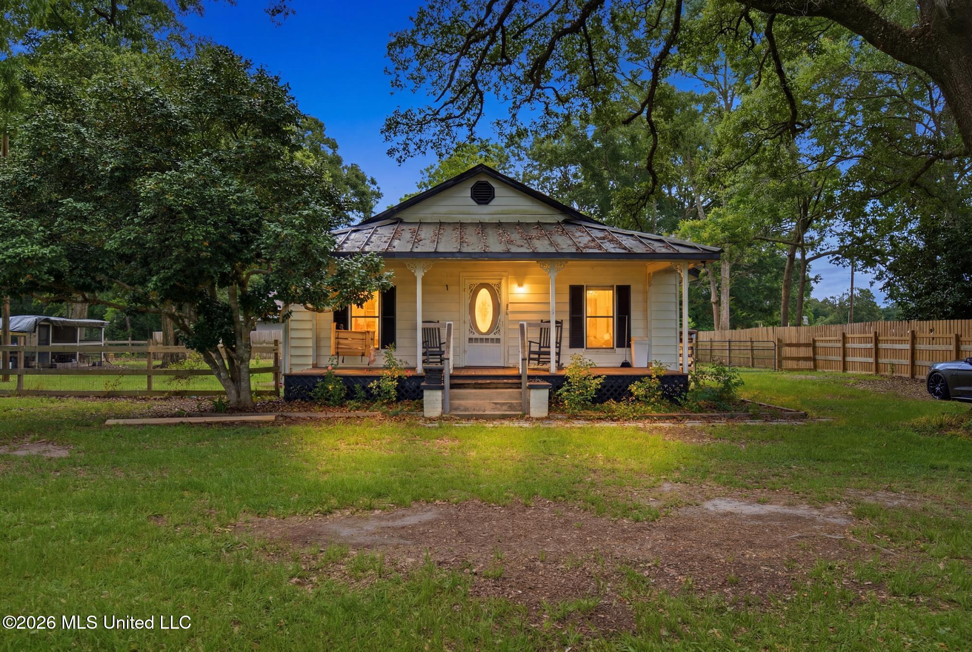 1230 Weeks Road Property Photo 1