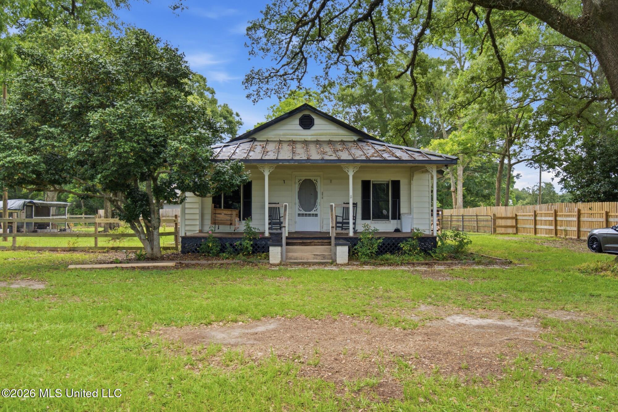 1230 Weeks Road Property Photo 3