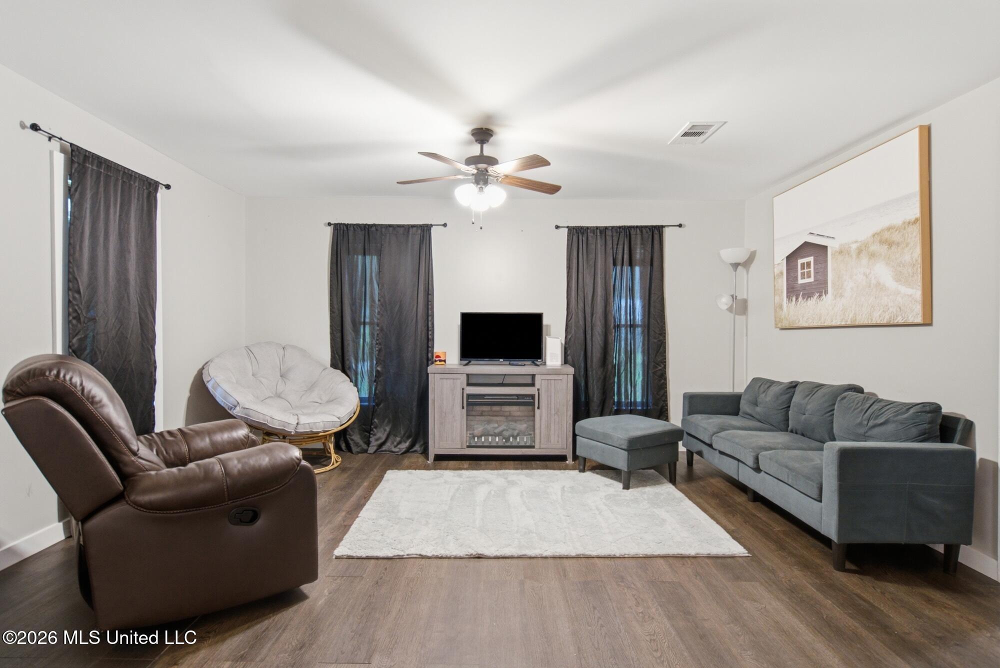 1230 Weeks Road Property Photo 4