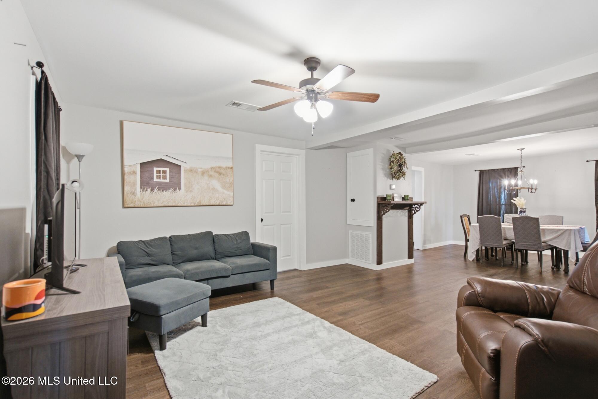 1230 Weeks Road Property Photo 5