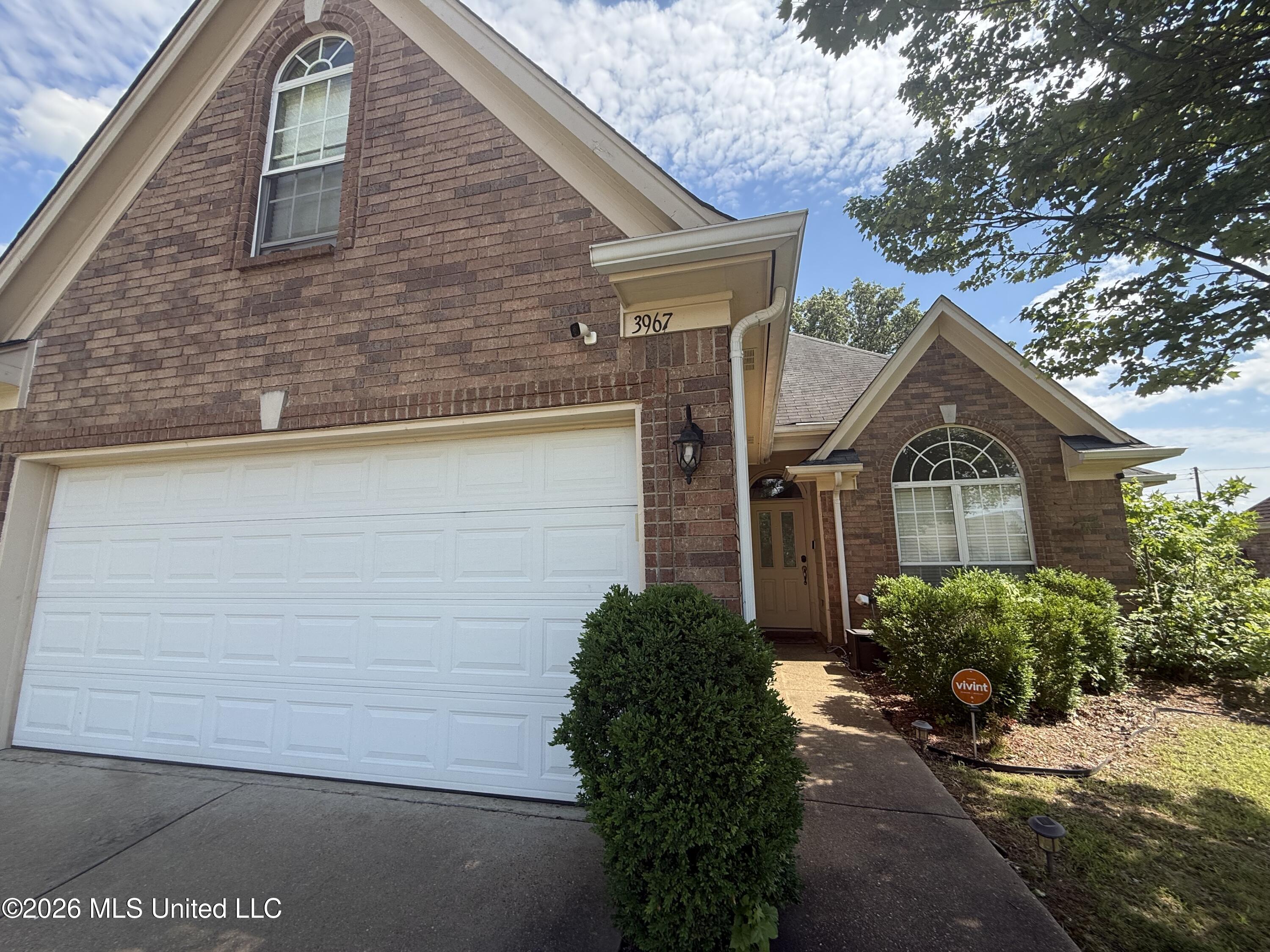 3967 Rasco Hills Drive Property Photo 4