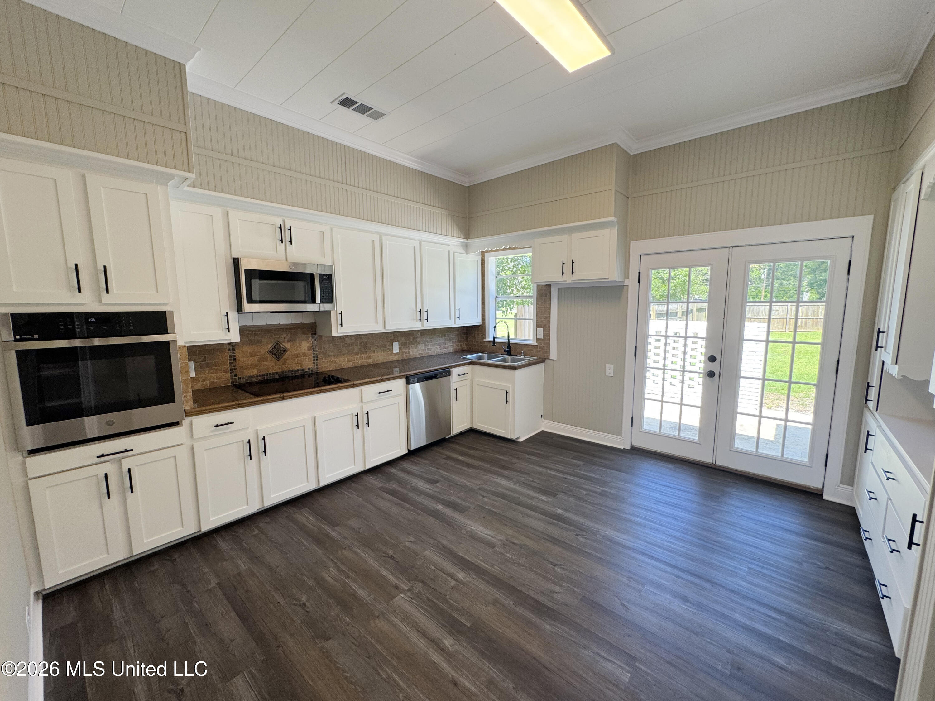 406 Brookhaven Street Property Photo 7