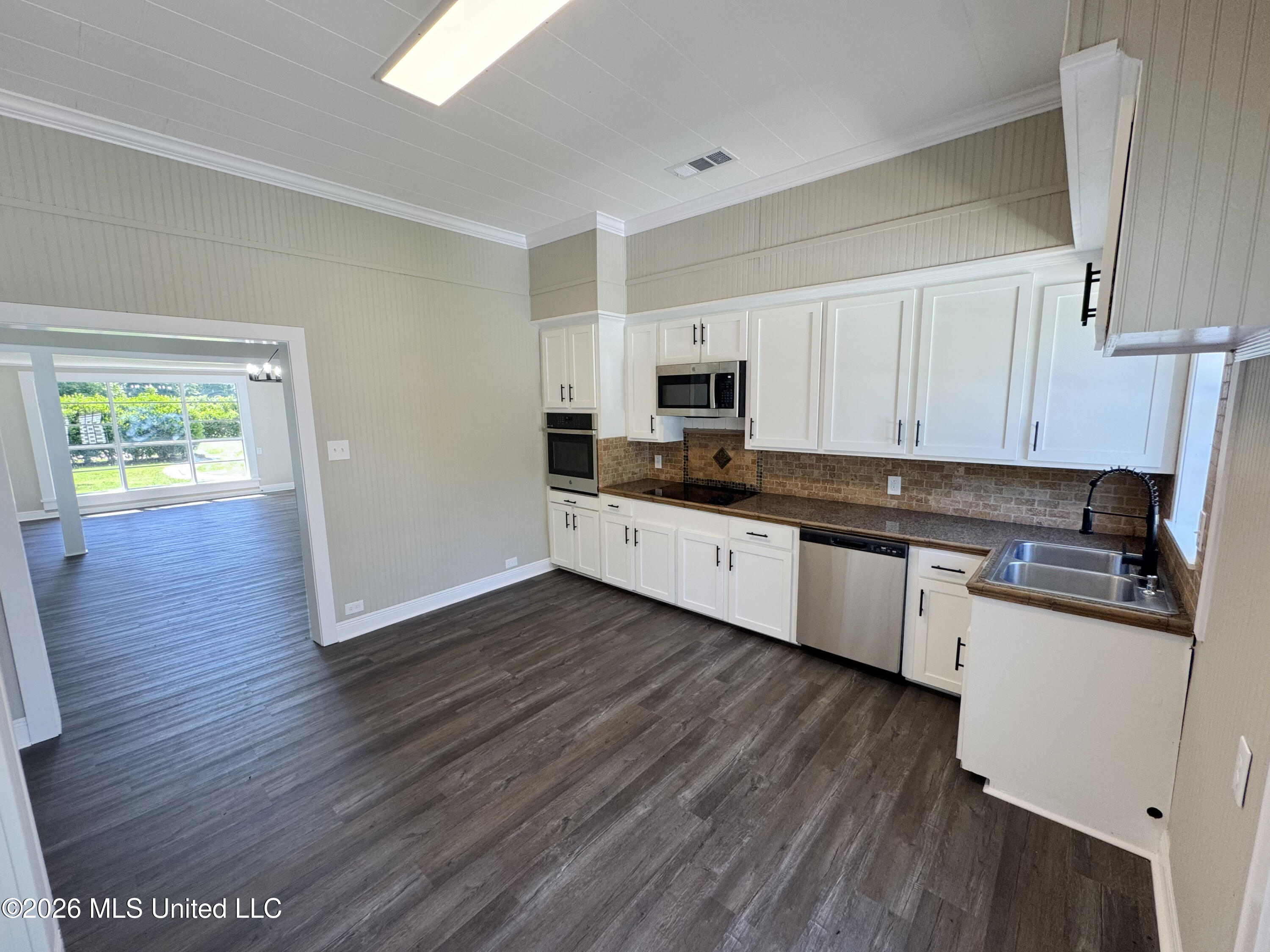 406 Brookhaven Street Property Photo 8