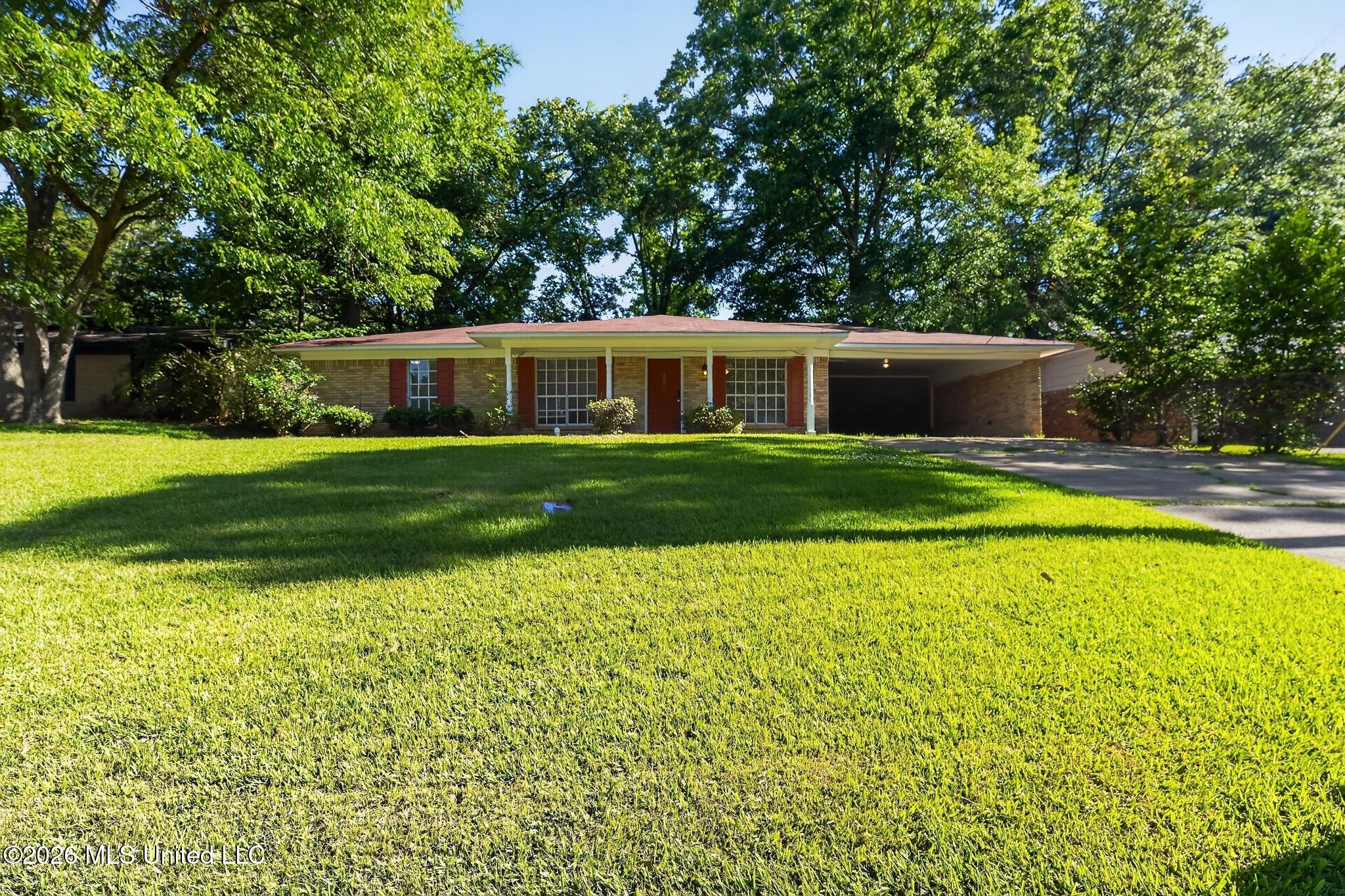 405 Crestview Drive Property Photo 1