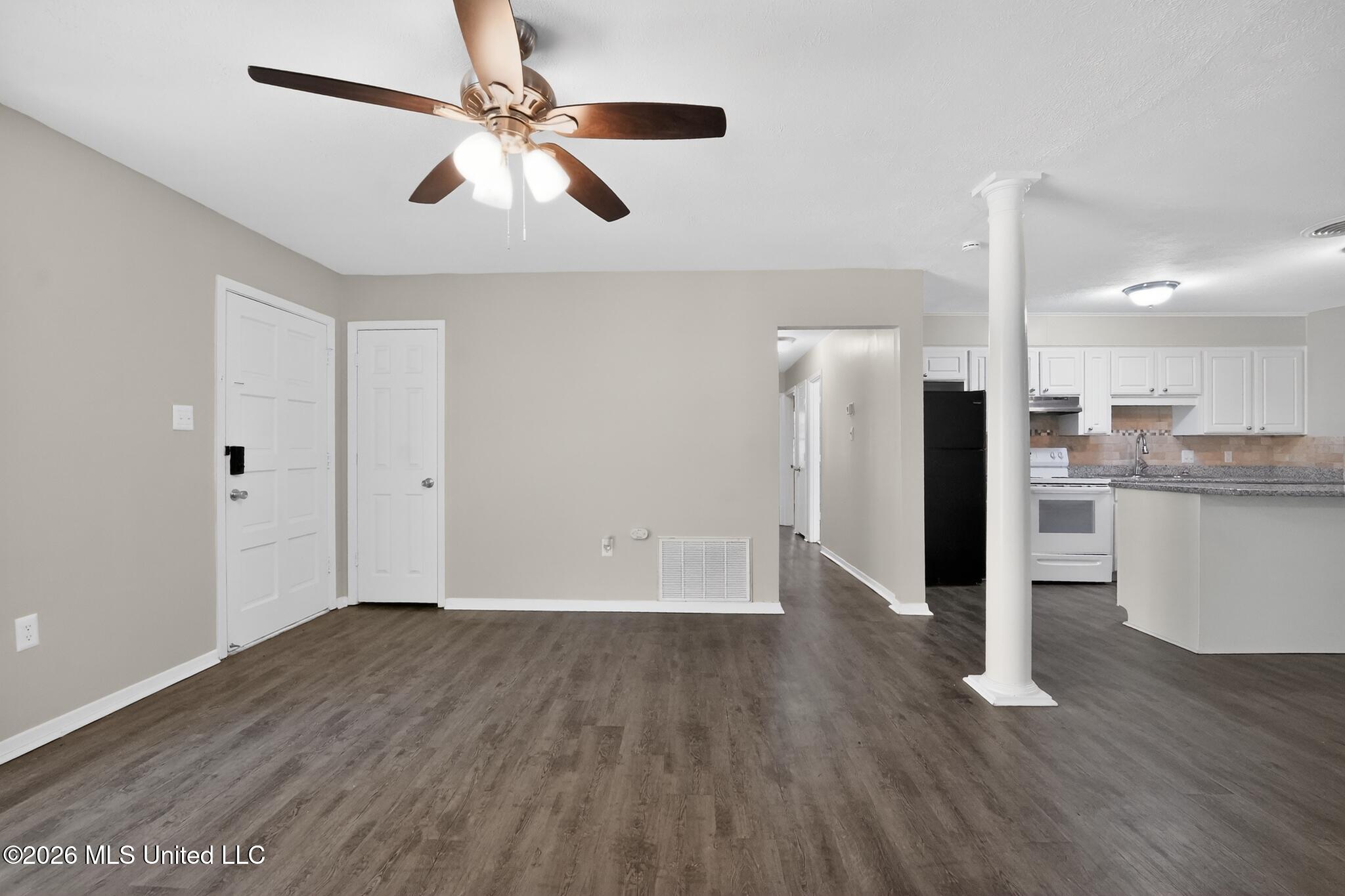 405 Crestview Drive Property Photo 4