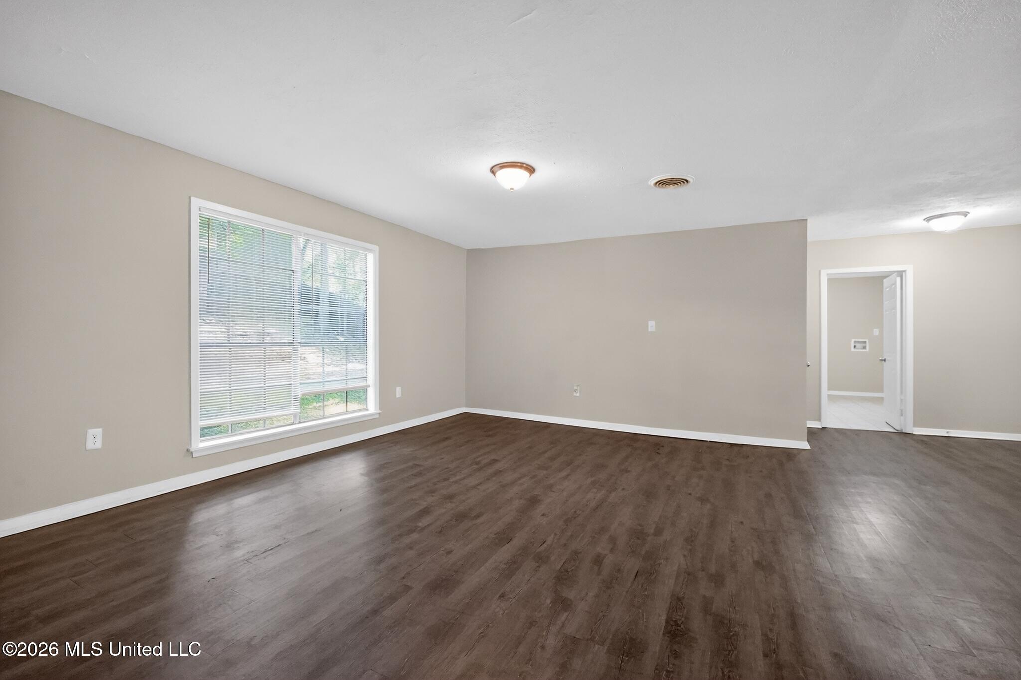 405 Crestview Drive Property Photo 6