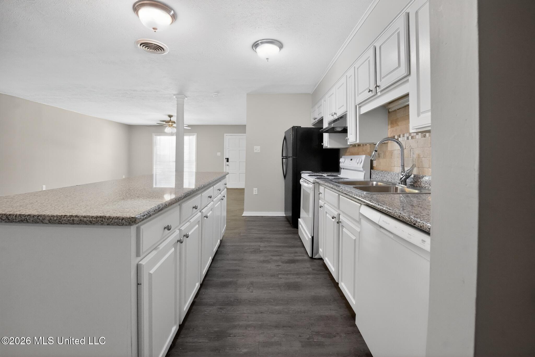 405 Crestview Drive Property Photo 8