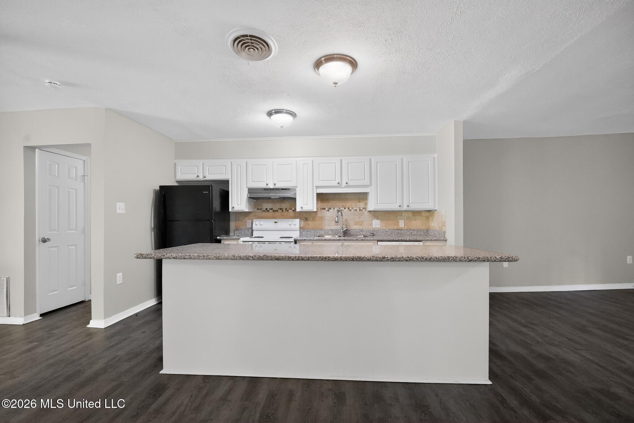 405 Crestview Drive Property Photo 9