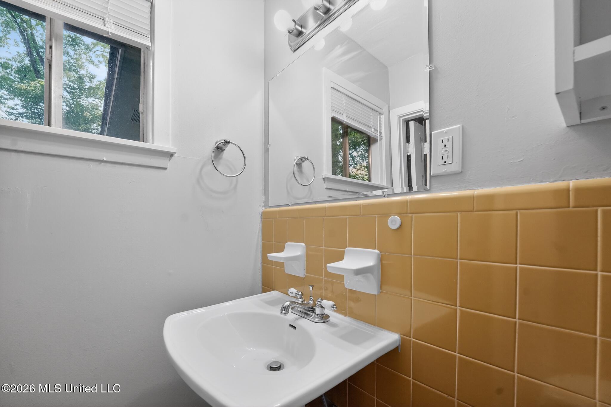 405 Crestview Drive Property Photo 12