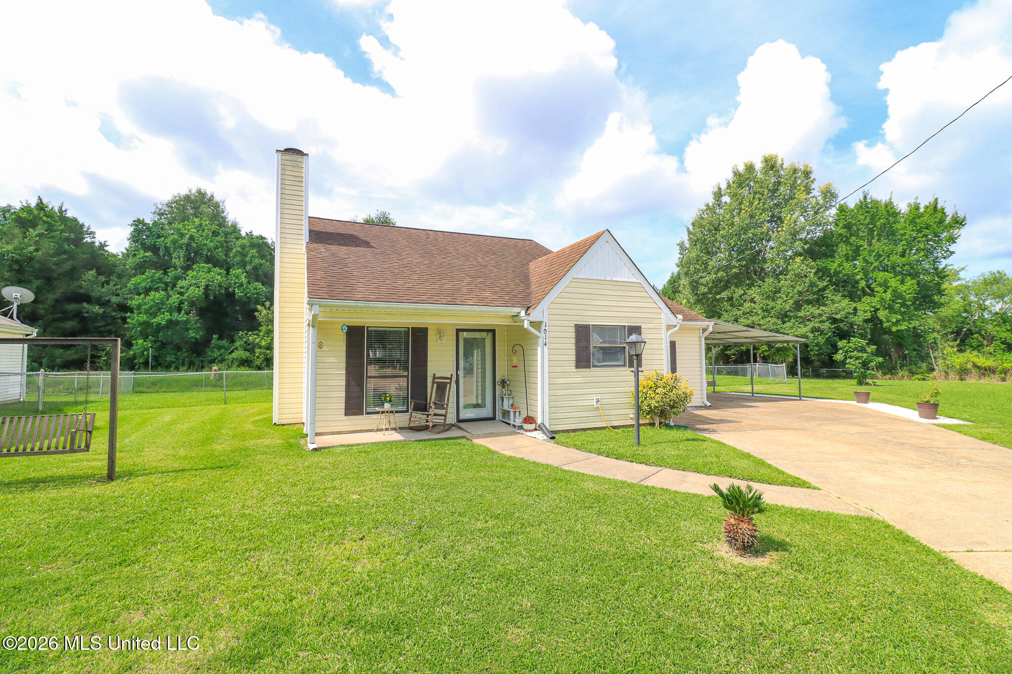 1014 Twin Pine Lane Property Photo 1
