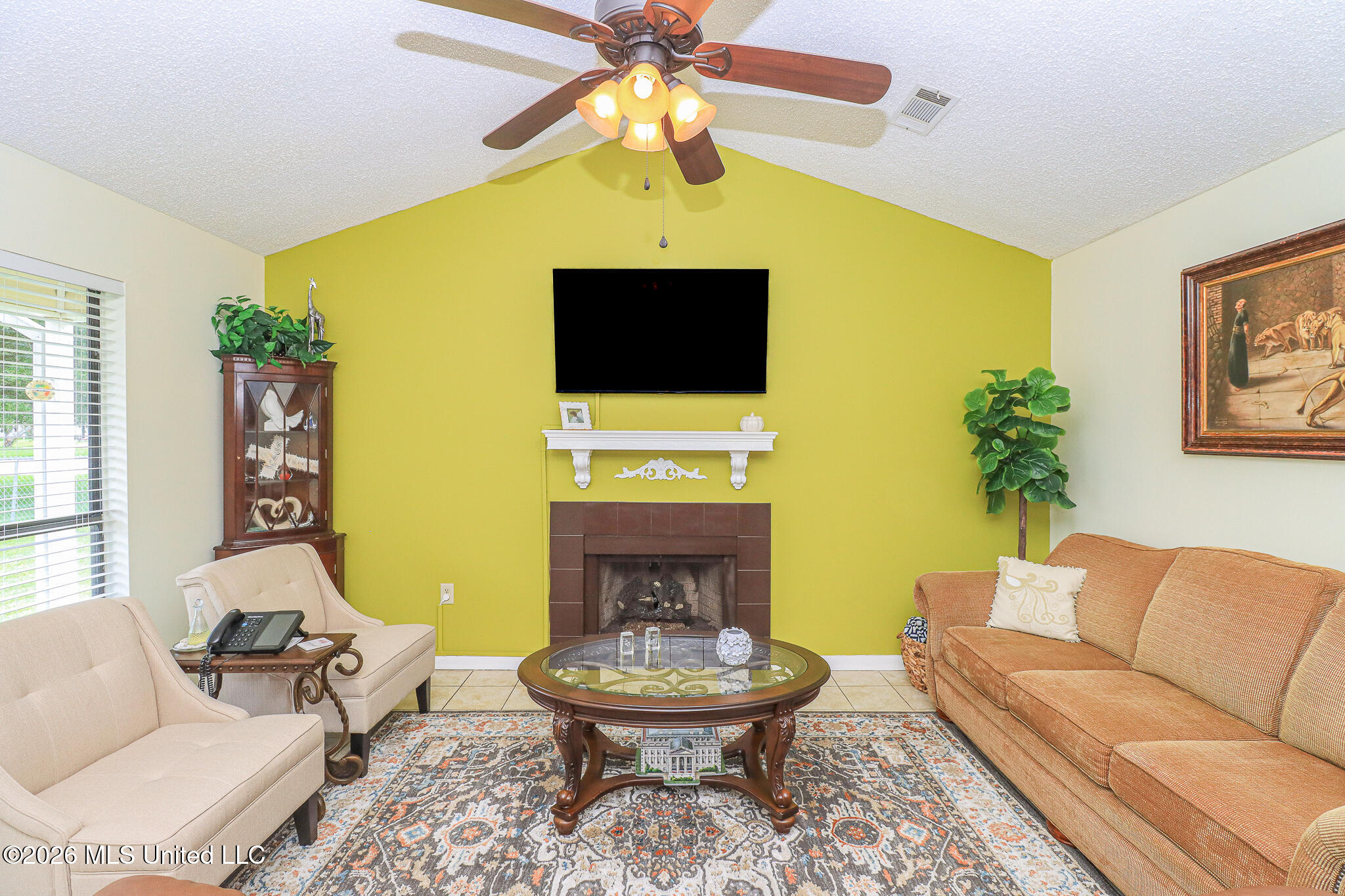 1014 Twin Pine Lane Property Photo 4