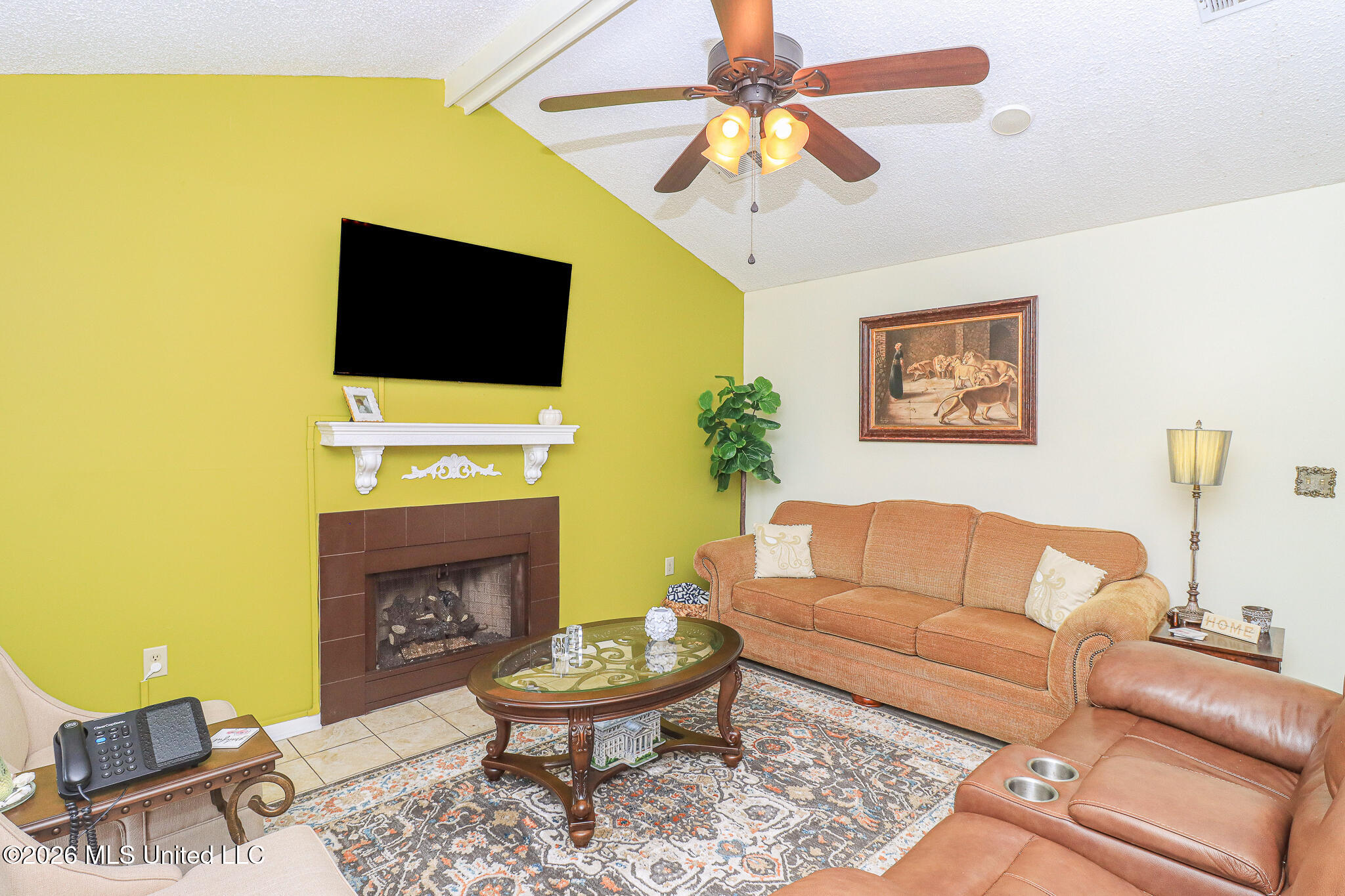 1014 Twin Pine Lane Property Photo 5