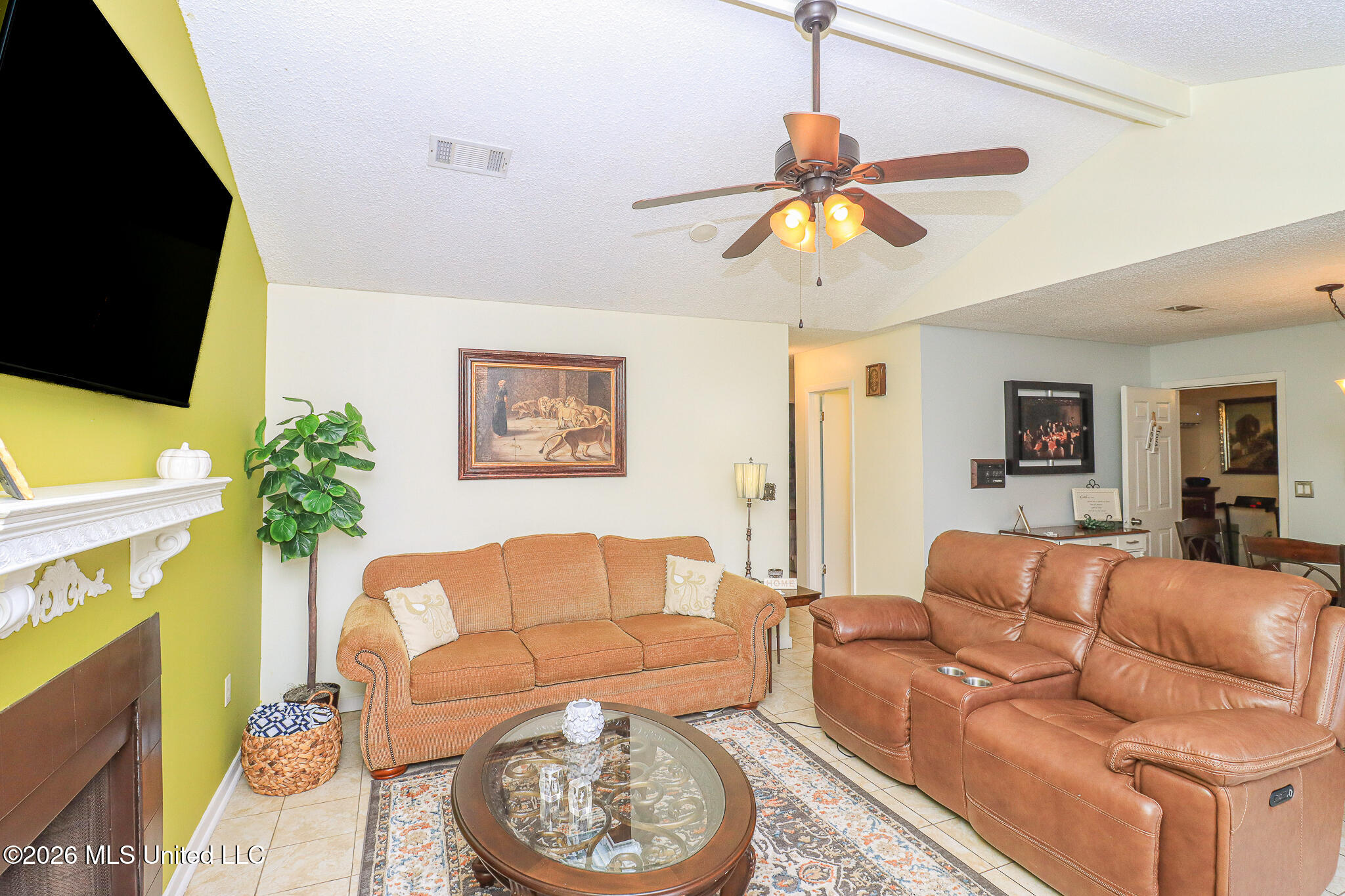 1014 Twin Pine Lane Property Photo 6